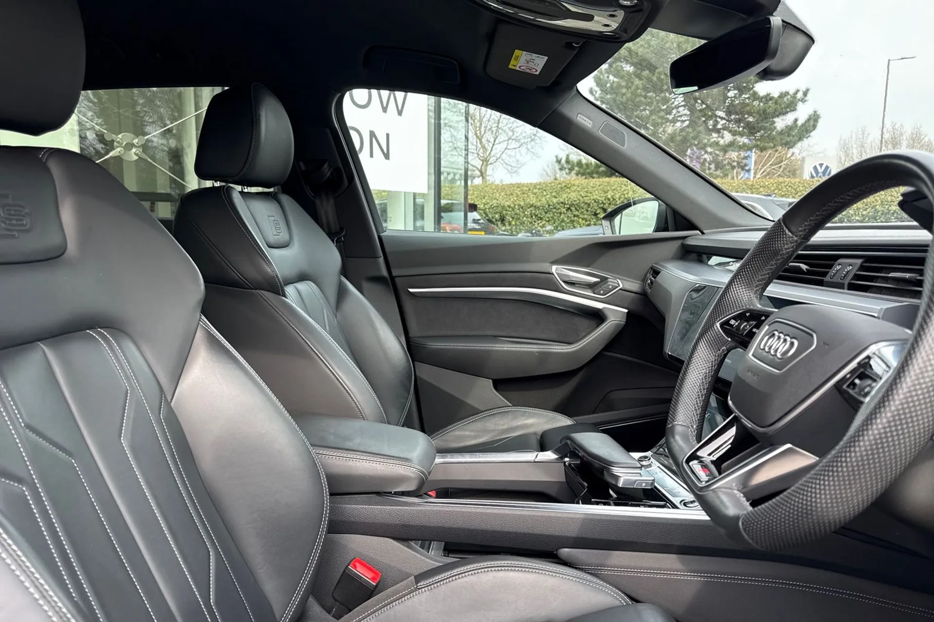 Audi e-tron thumbnail image number 37