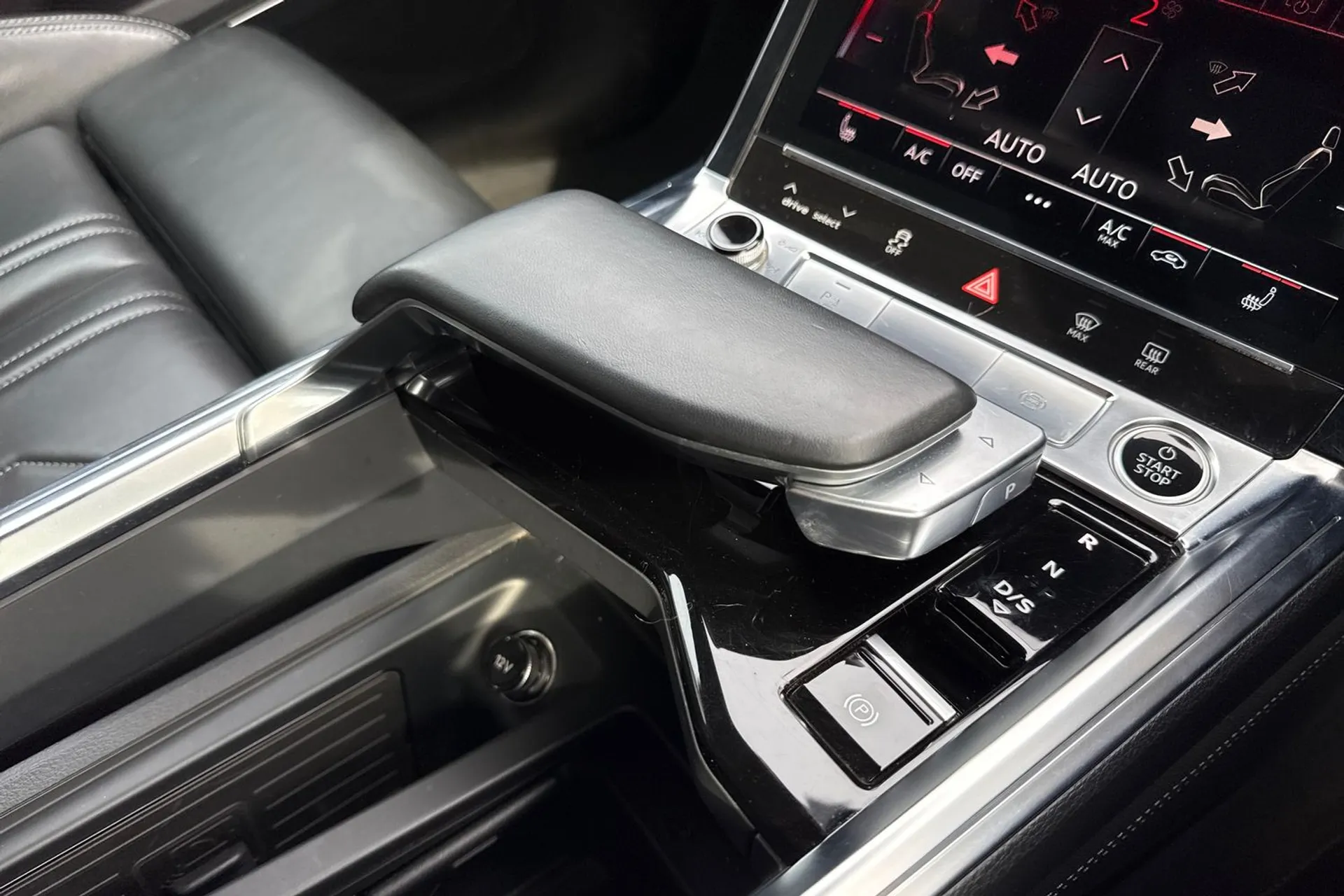 Audi e-tron thumbnail image number 27