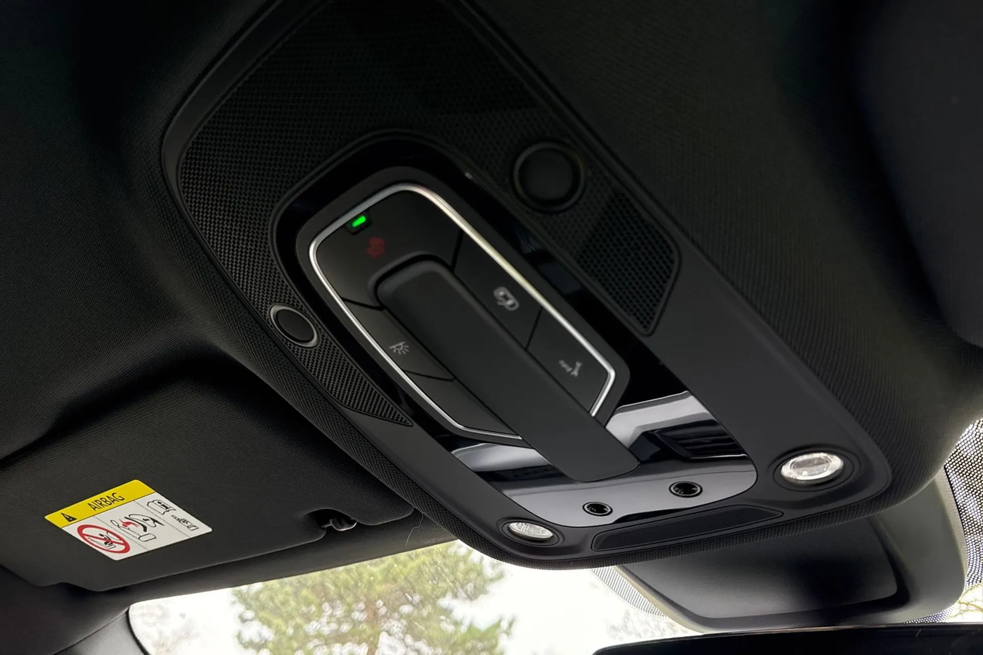 Audi e-tron thumbnail image number 16