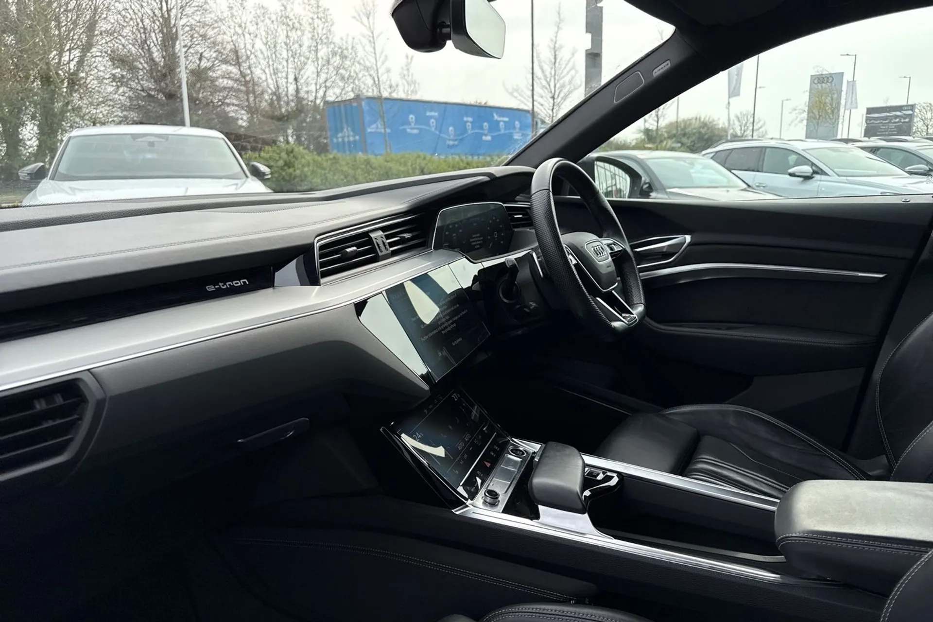 Audi e-tron thumbnail image number 15