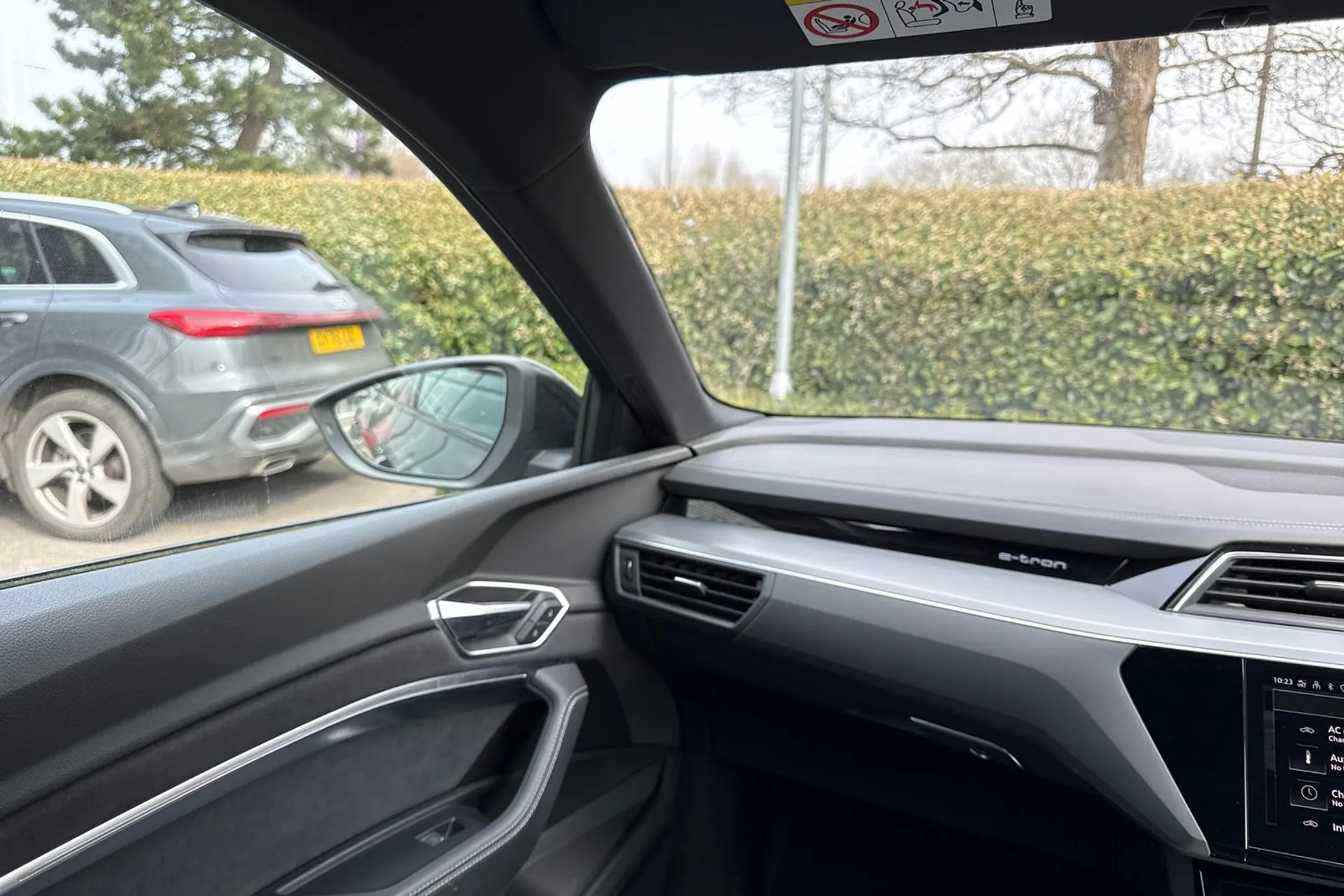 Audi e-tron thumbnail image number 42