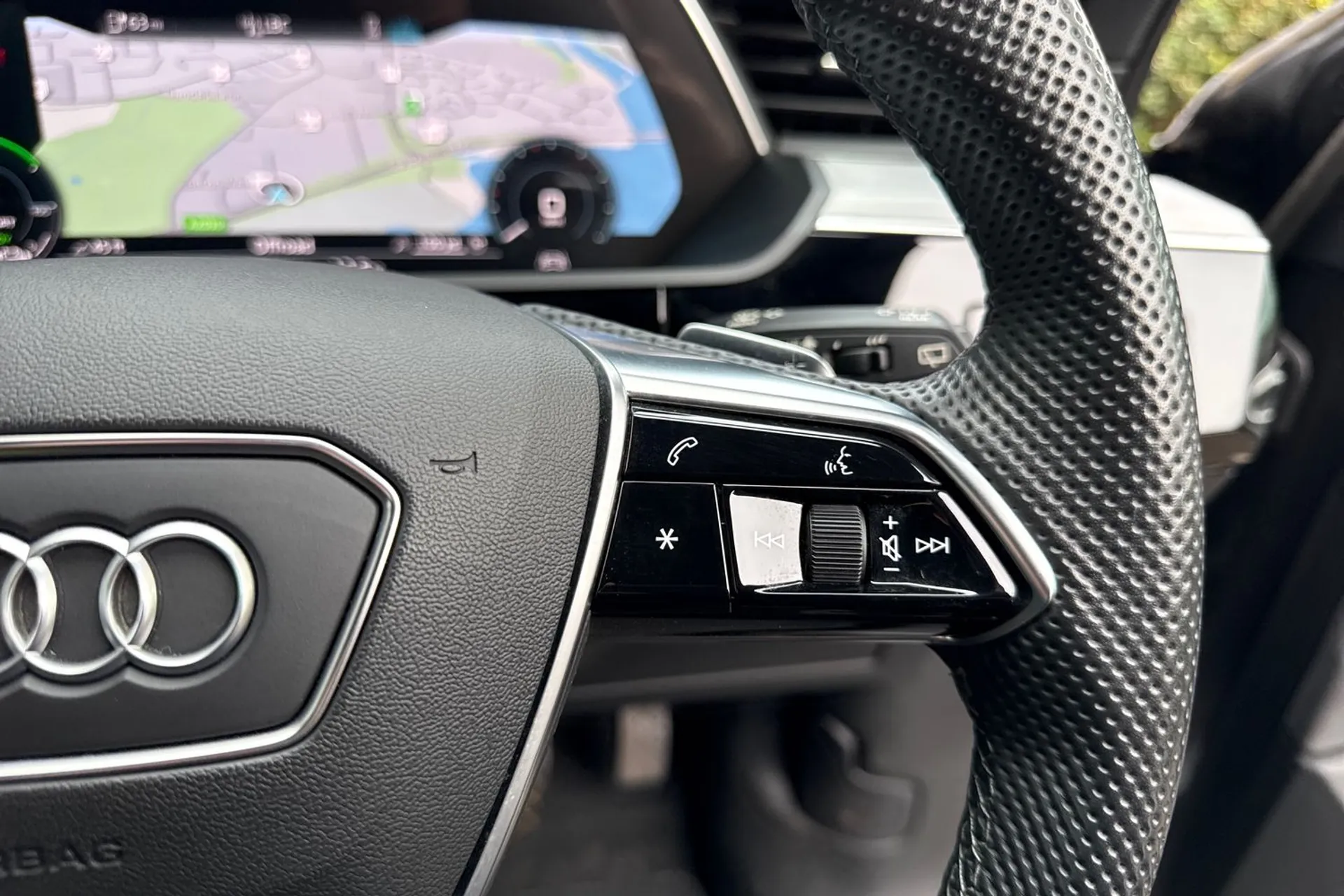 Audi e-tron thumbnail image number 33