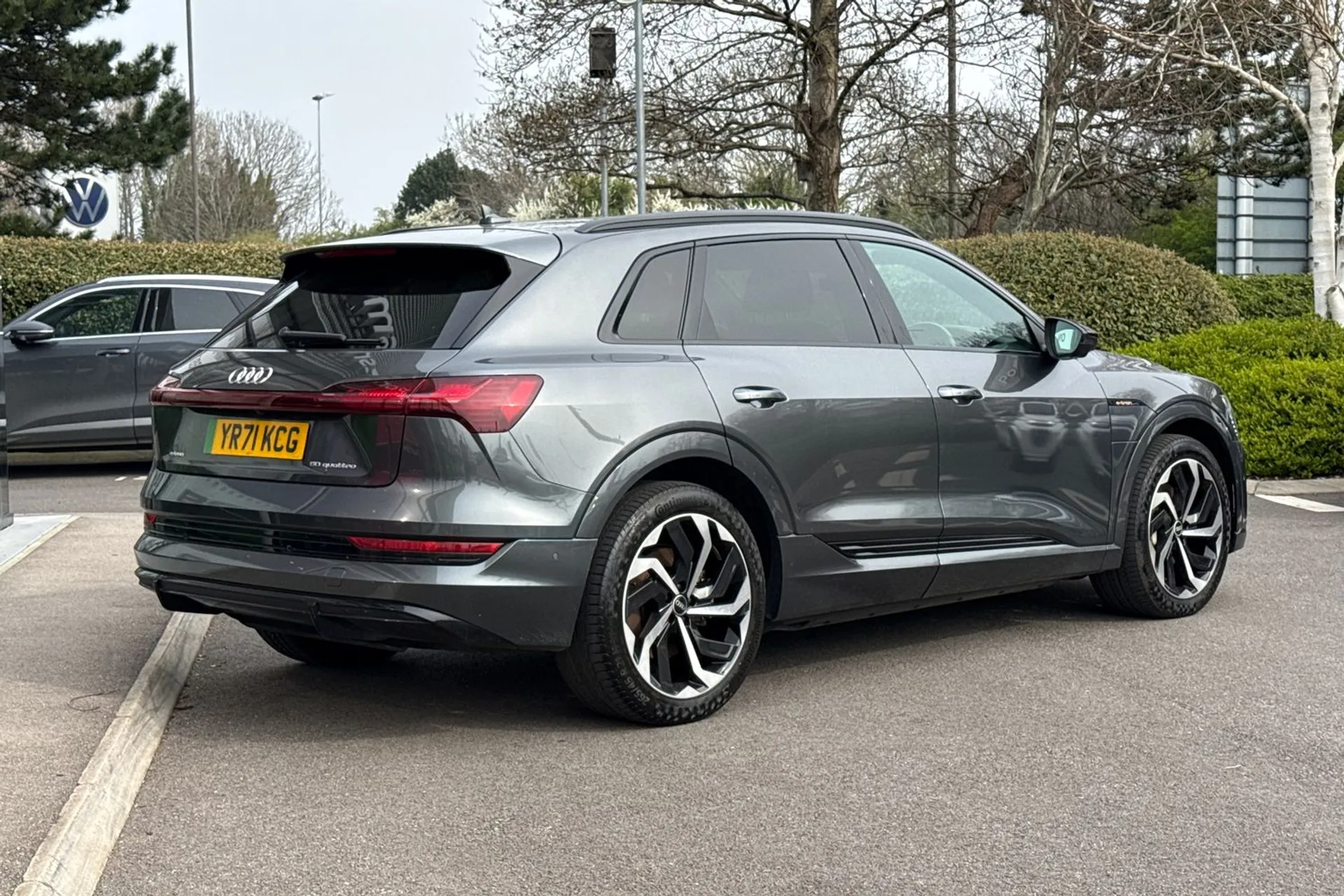 Audi e-tron thumbnail image number 9