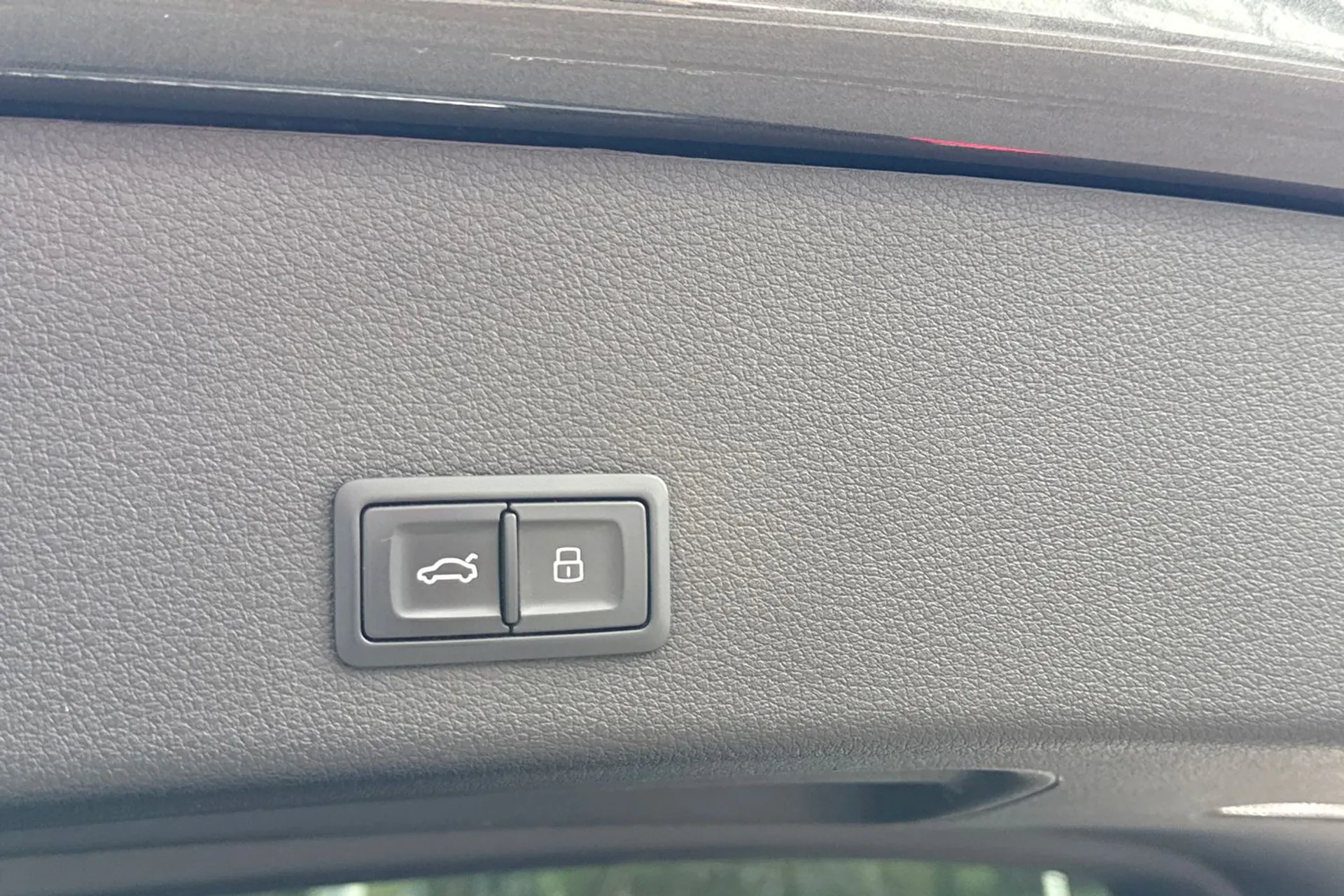 Audi e-tron thumbnail image number 30