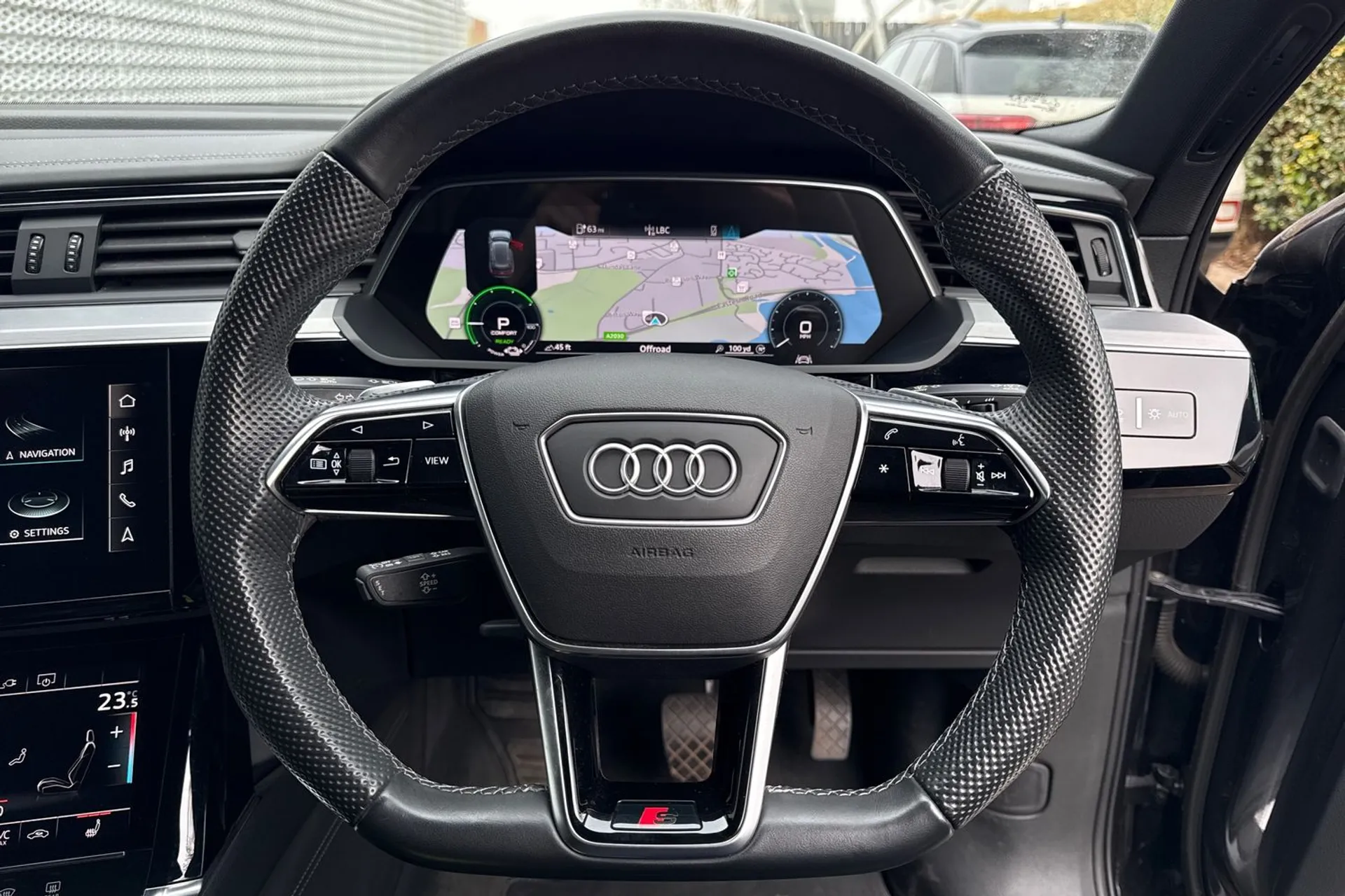 Audi e-tron thumbnail image number 13