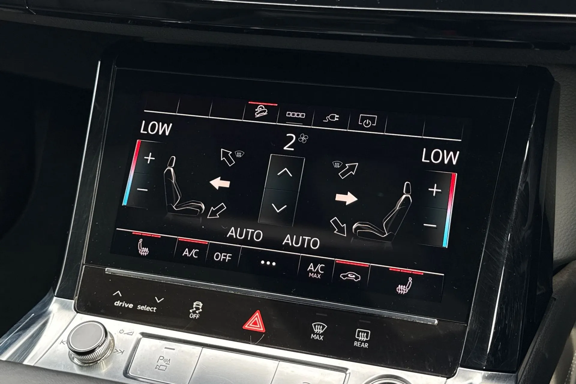 Audi e-tron thumbnail image number 22