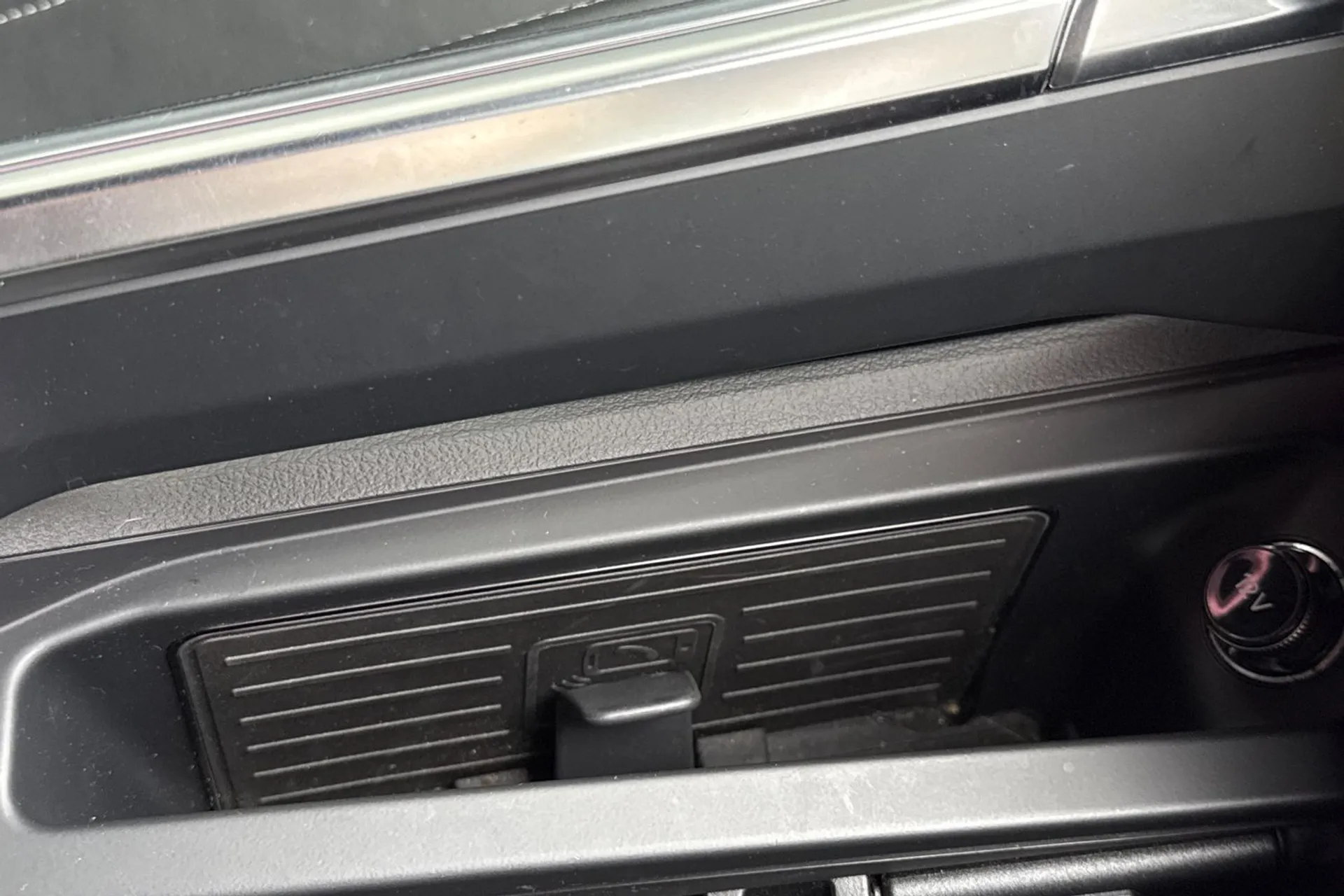 Audi e-tron thumbnail image number 21