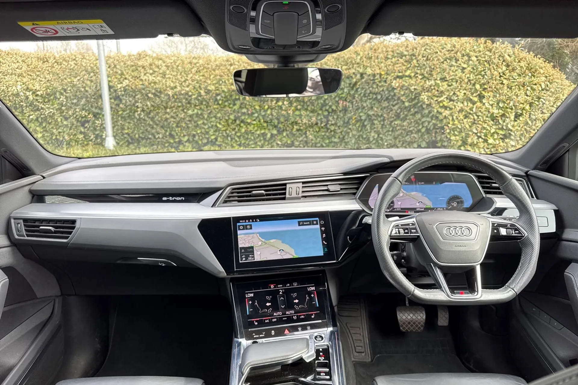 Audi e-tron thumbnail image number 3