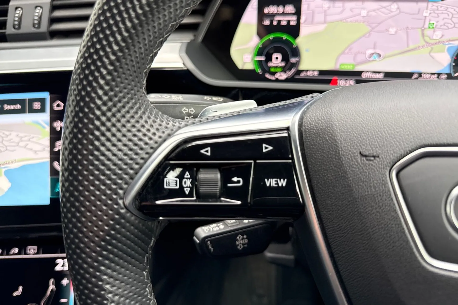 Audi e-tron thumbnail image number 32