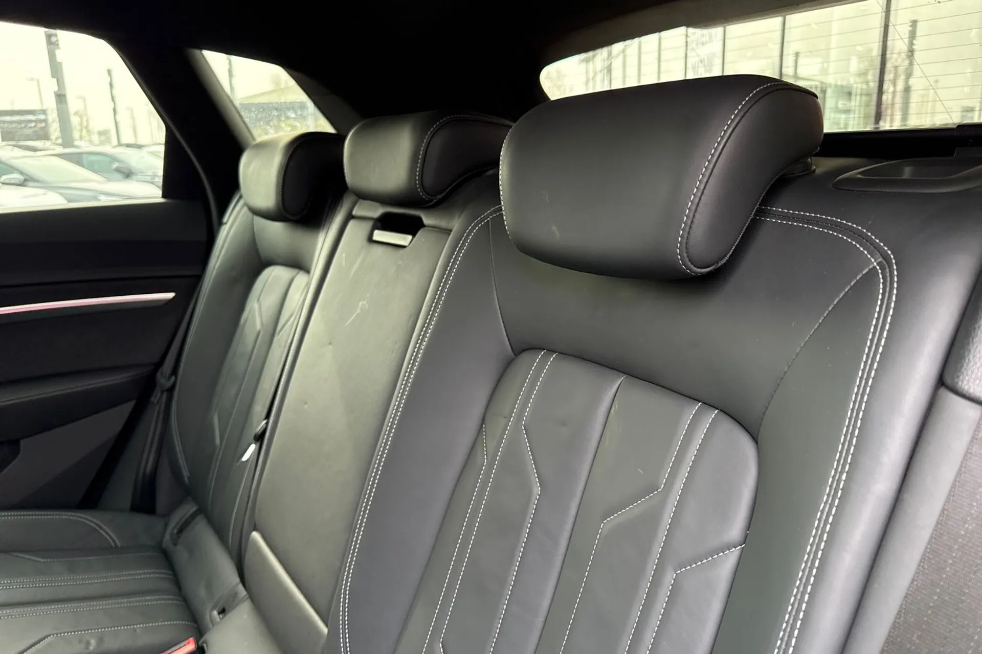 Audi e-tron thumbnail image number 40