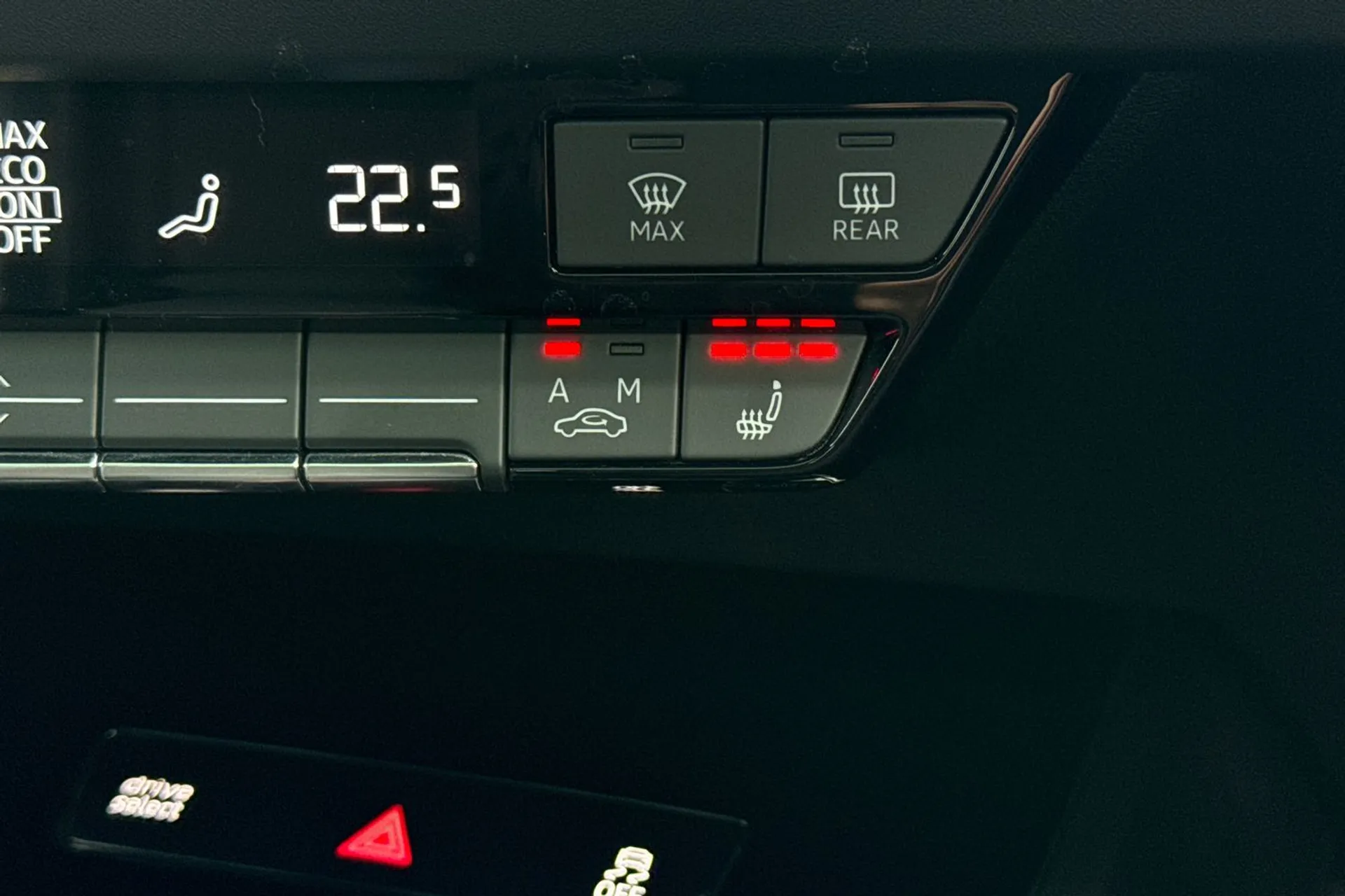Audi Q4 thumbnail image number 26