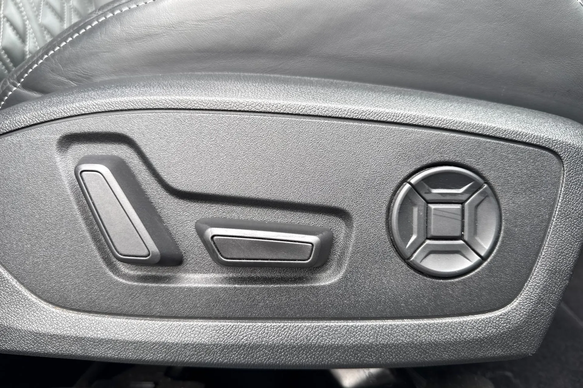 Audi Q4 thumbnail image number 28