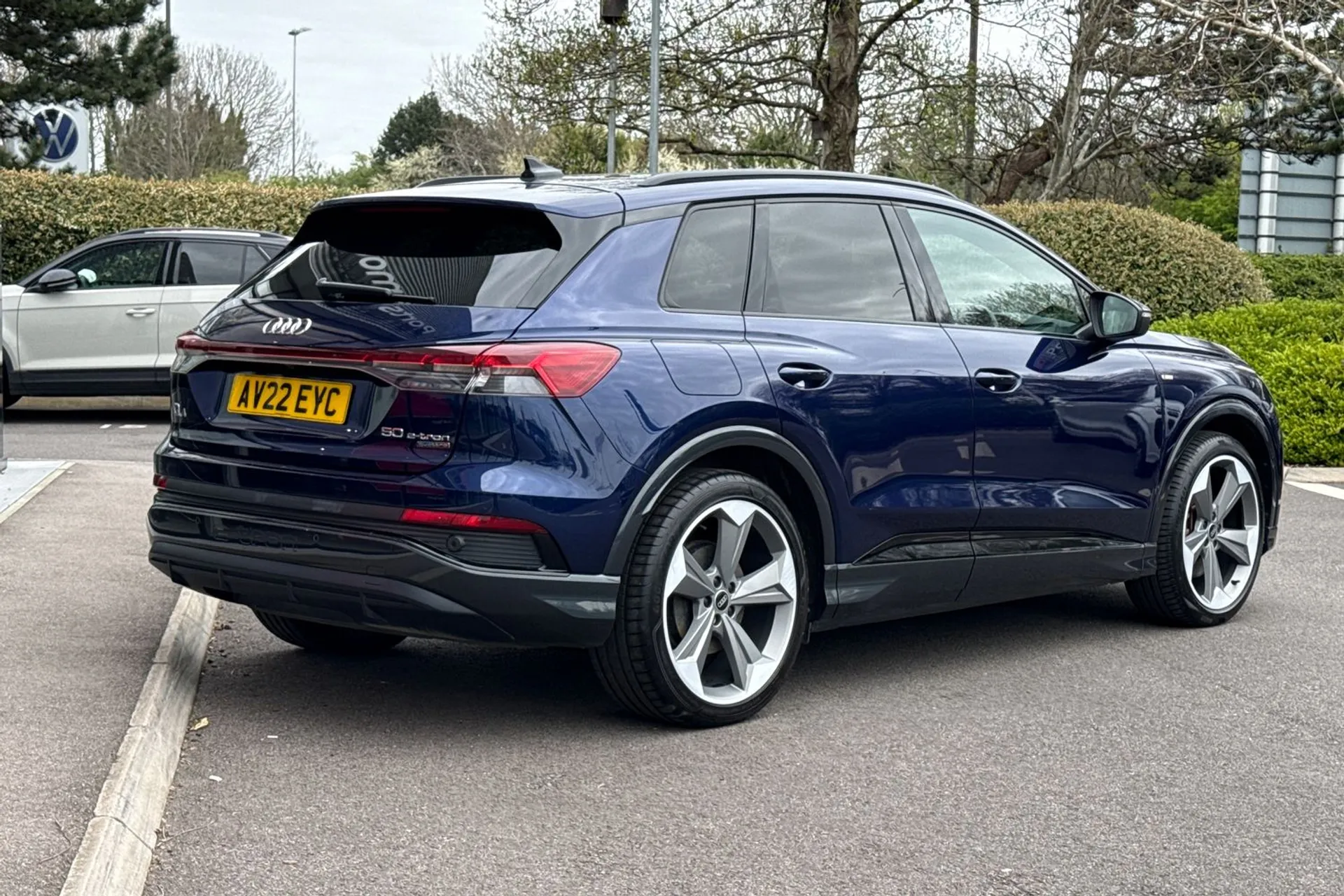 Audi Q4 thumbnail image number 10