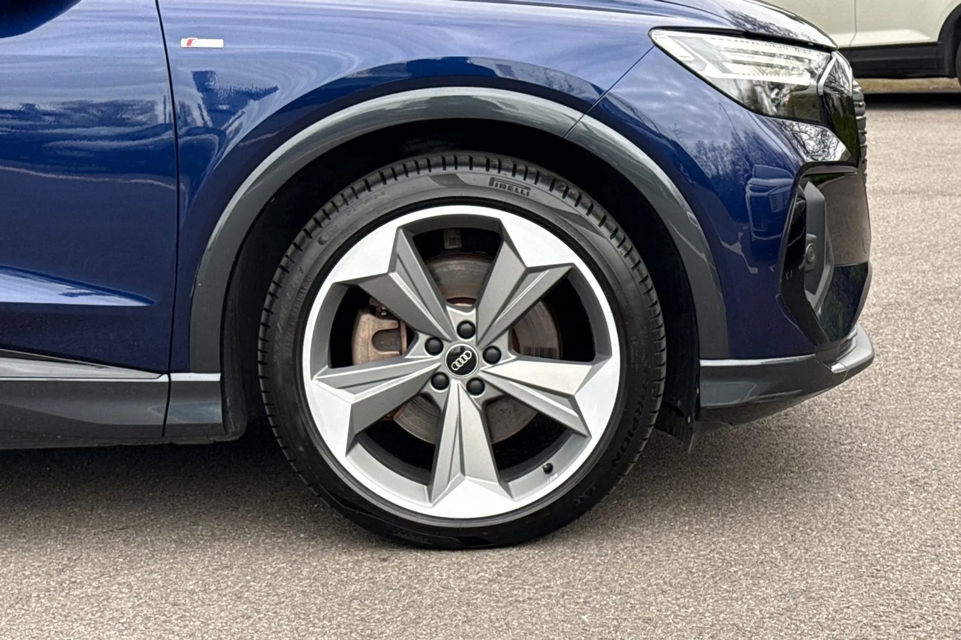 Audi Q4 thumbnail image number 22