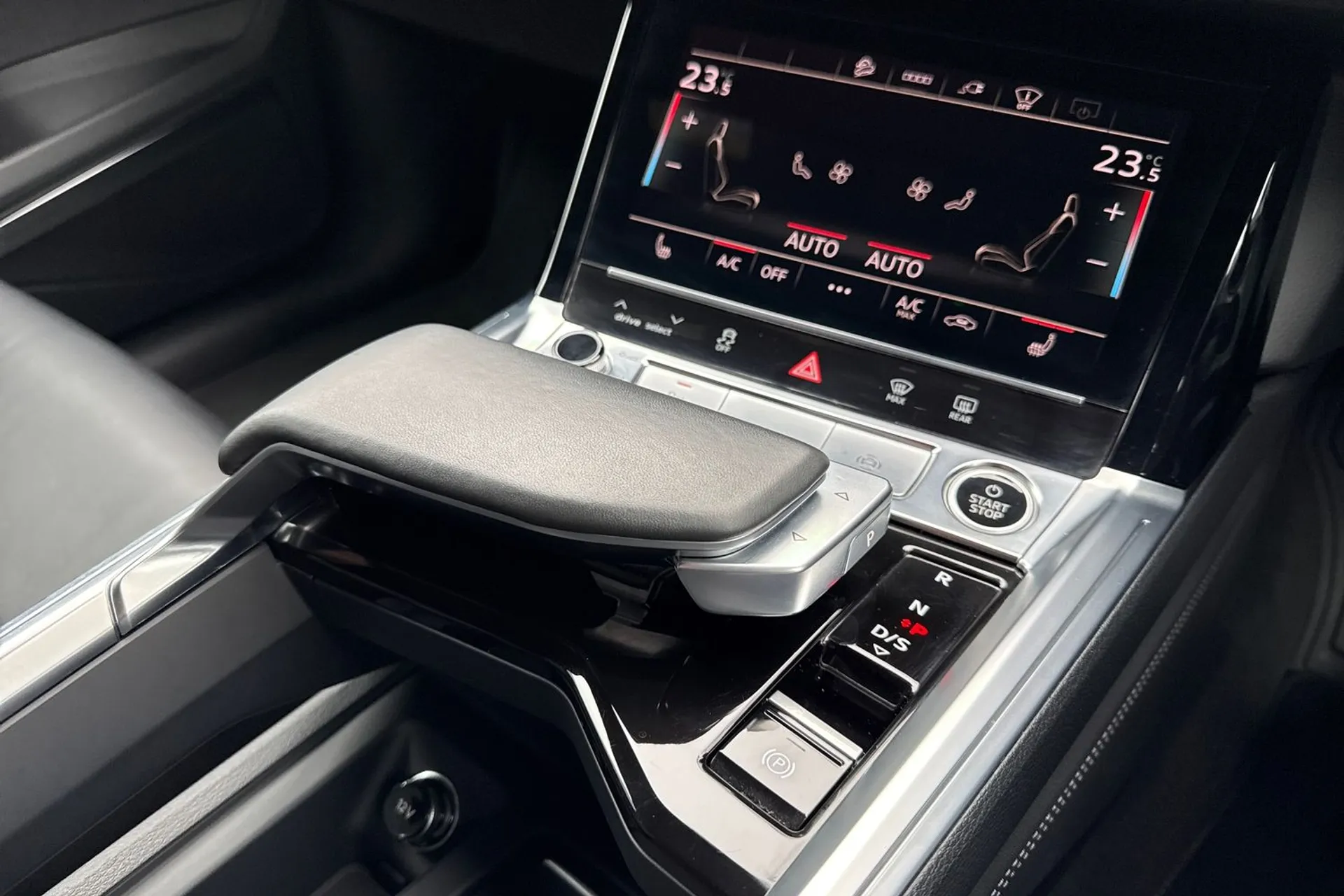 Audi e-tron thumbnail image number 20