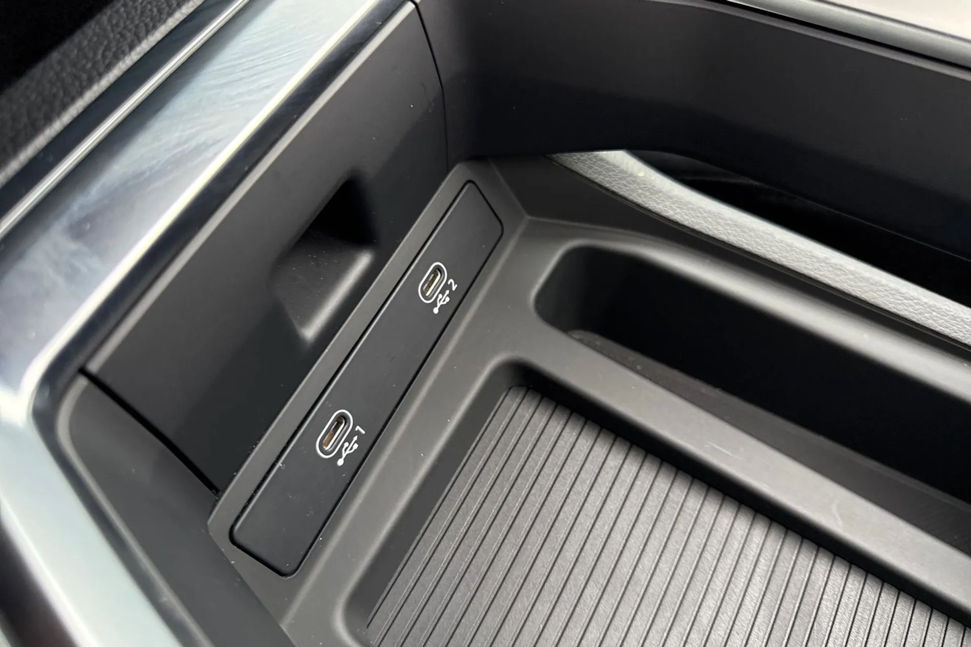 Audi e-tron thumbnail image number 46