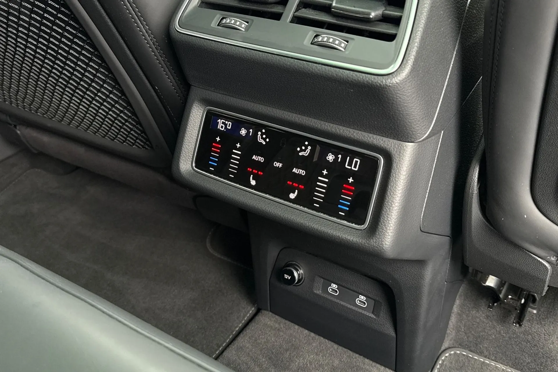 Audi e-tron thumbnail image number 30