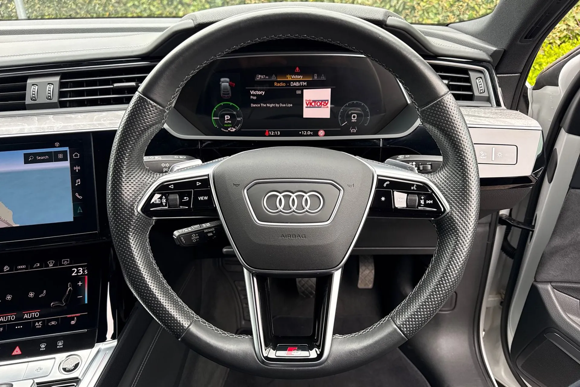 Audi e-tron thumbnail image number 15
