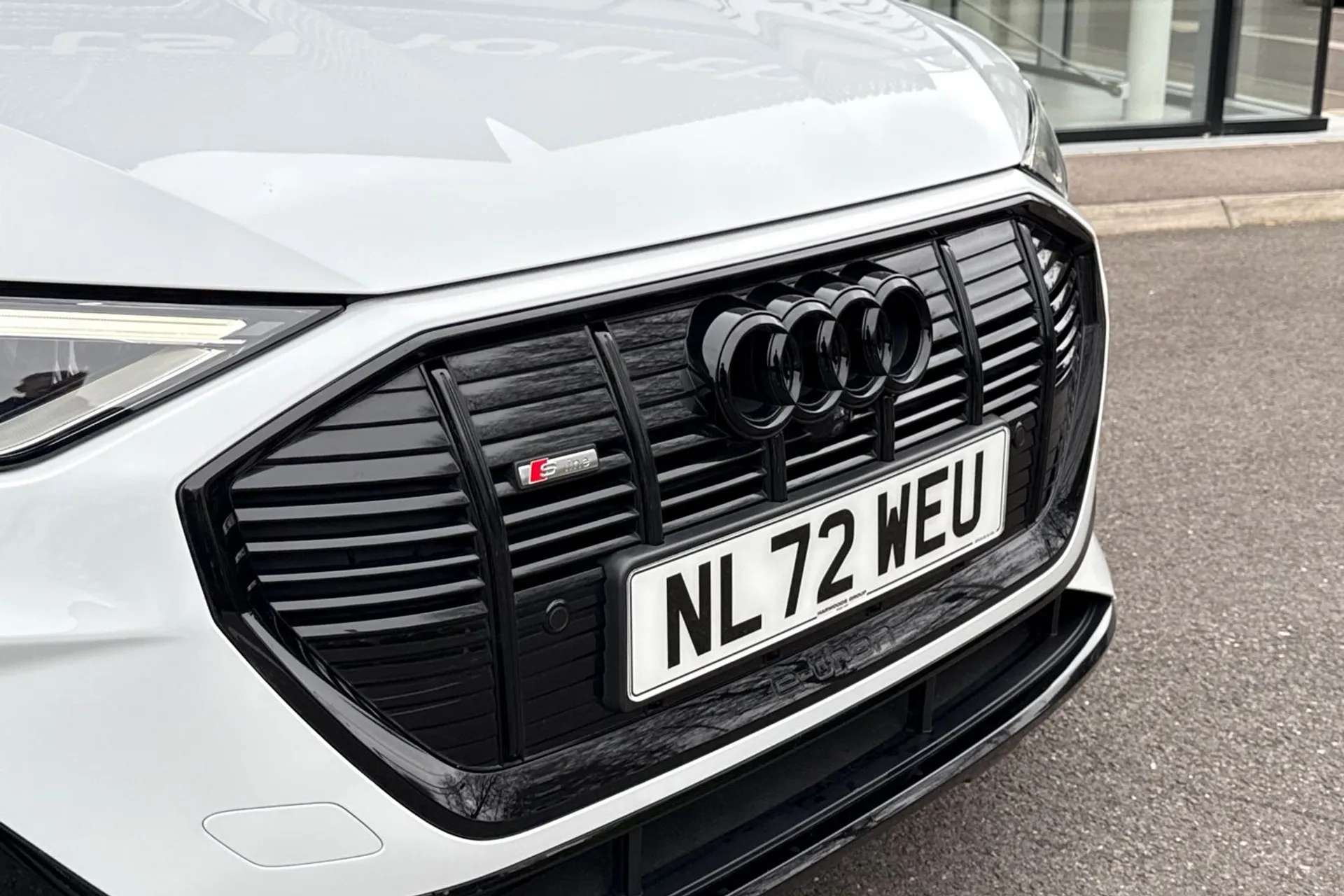 Audi e-tron thumbnail image number 13