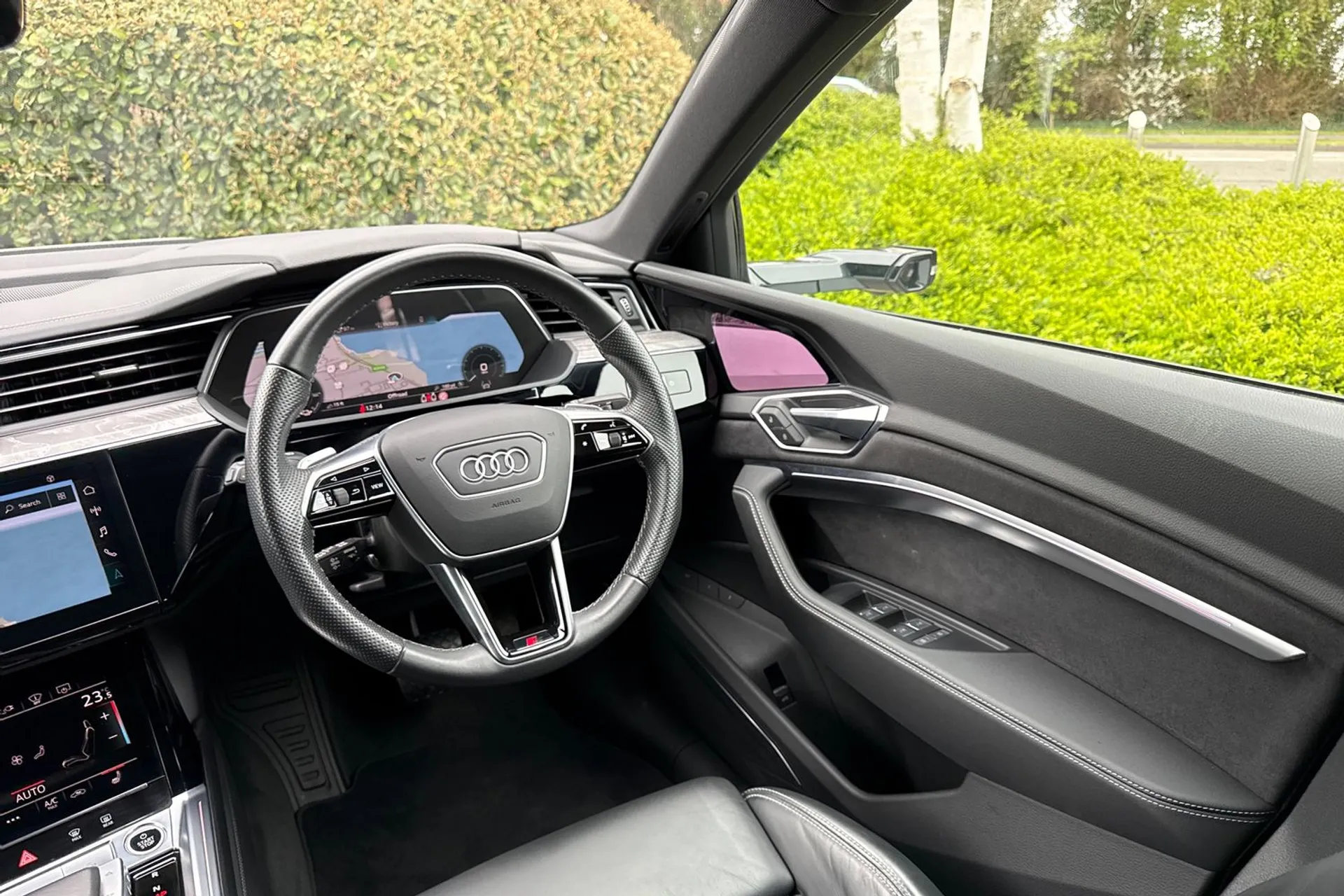 Audi e-tron thumbnail image number 52