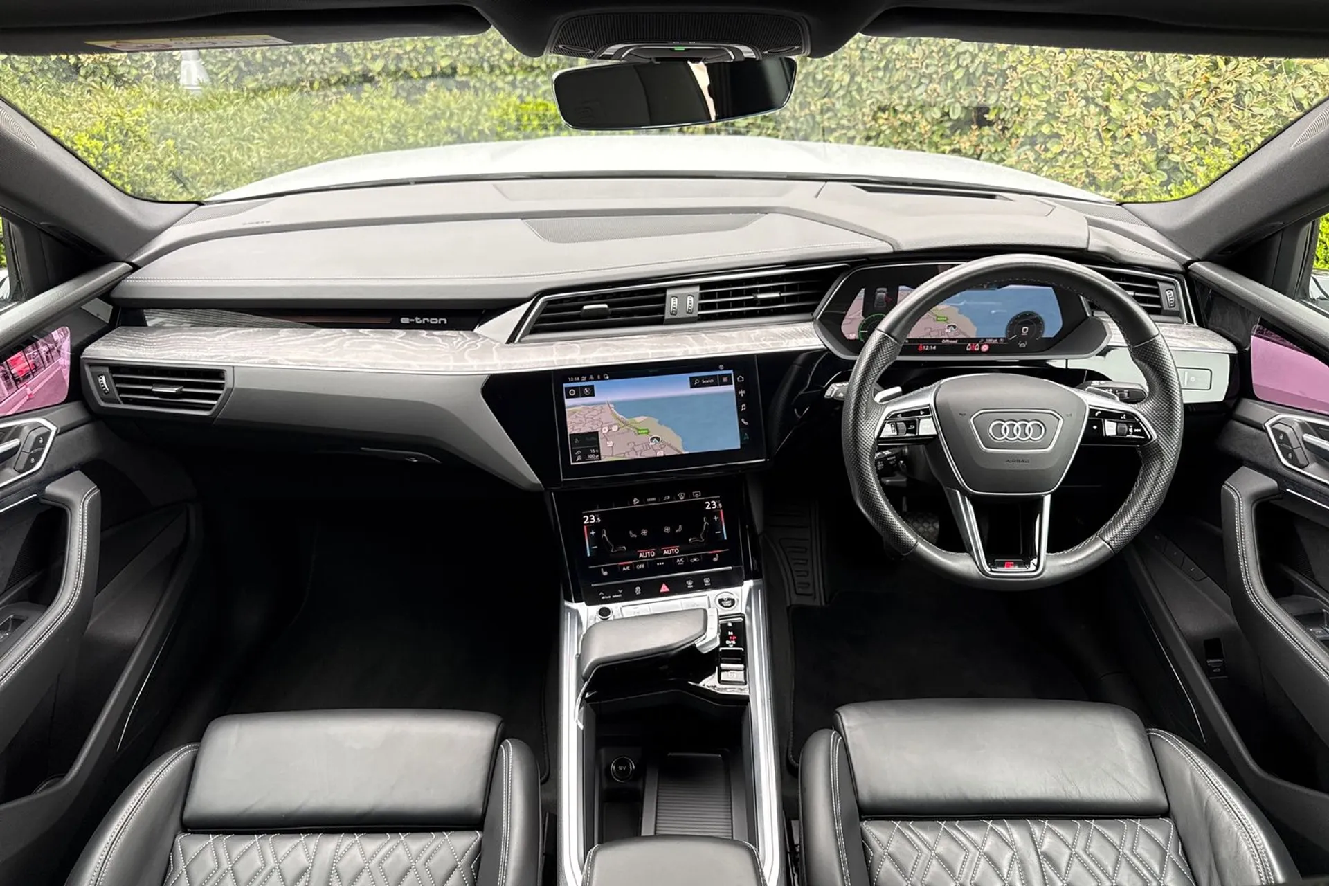 Audi e-tron thumbnail image number 3