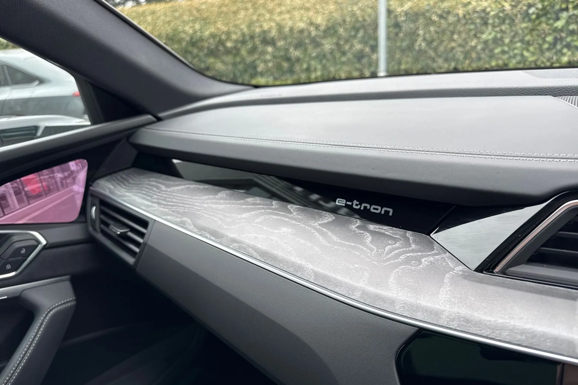 Audi e-tron thumbnail image number 39
