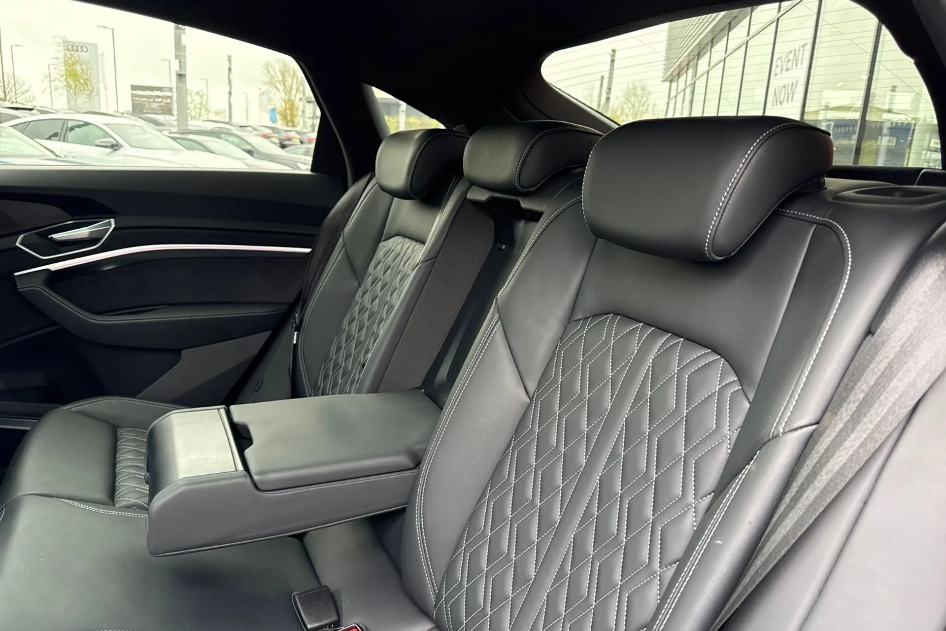 Audi e-tron thumbnail image number 50
