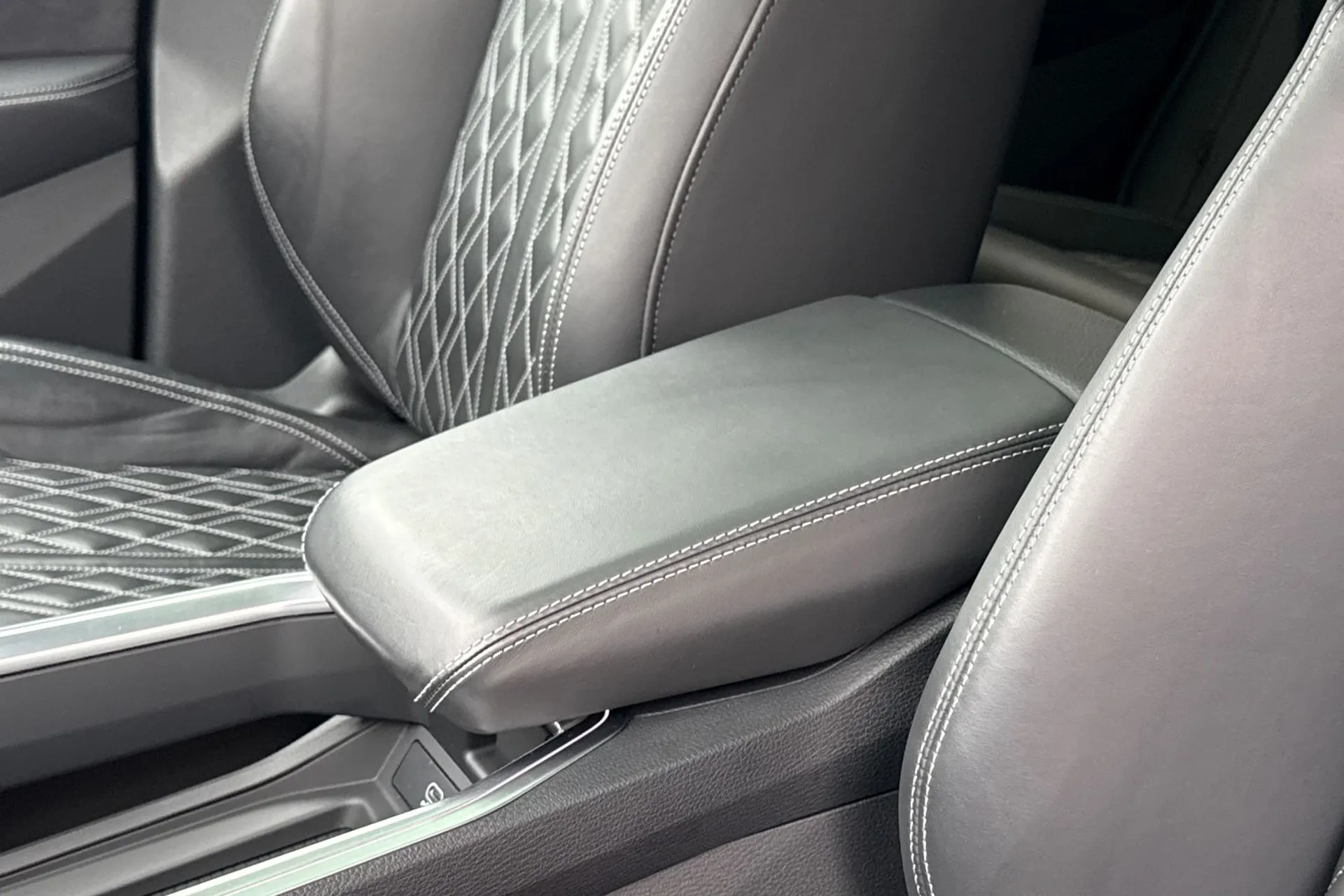 Audi e-tron thumbnail image number 43