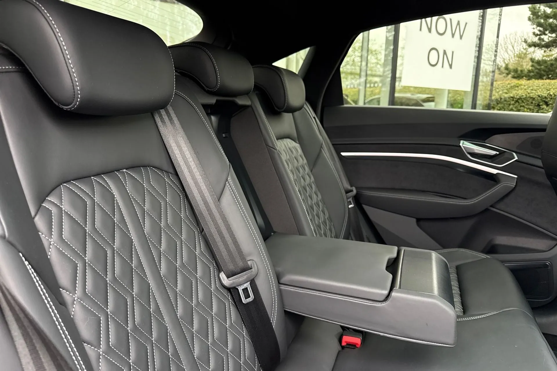 Audi e-tron thumbnail image number 40