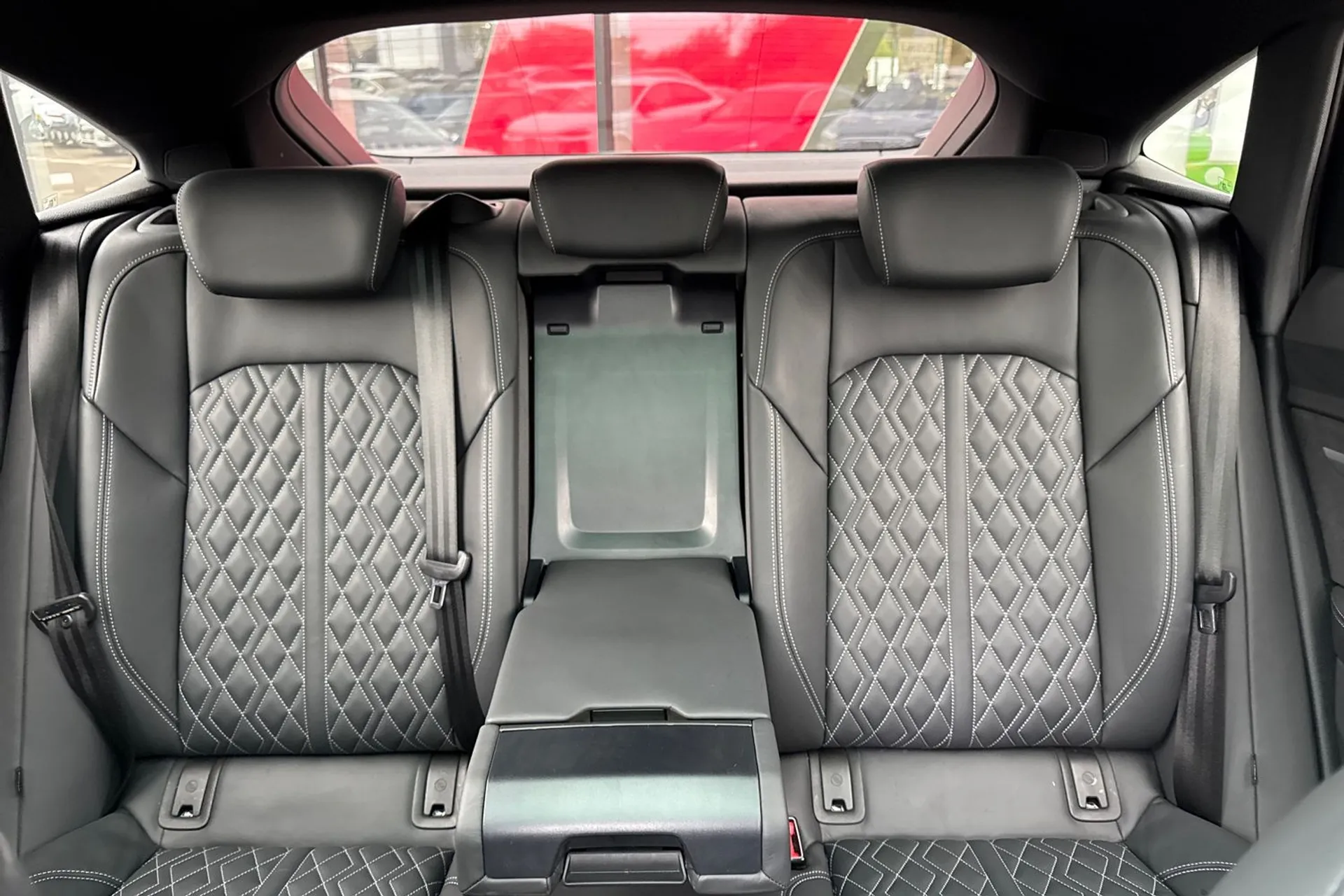 Audi e-tron thumbnail image number 14