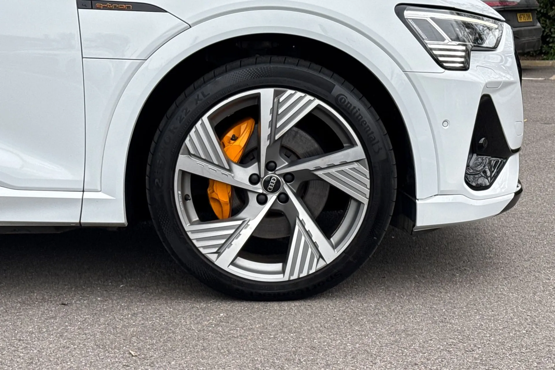 Audi e-tron thumbnail image number 27
