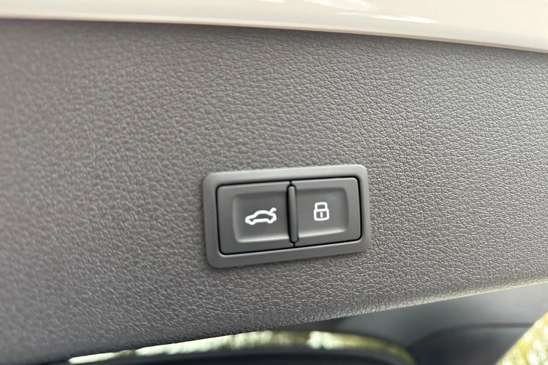 Audi e-tron thumbnail image number 37