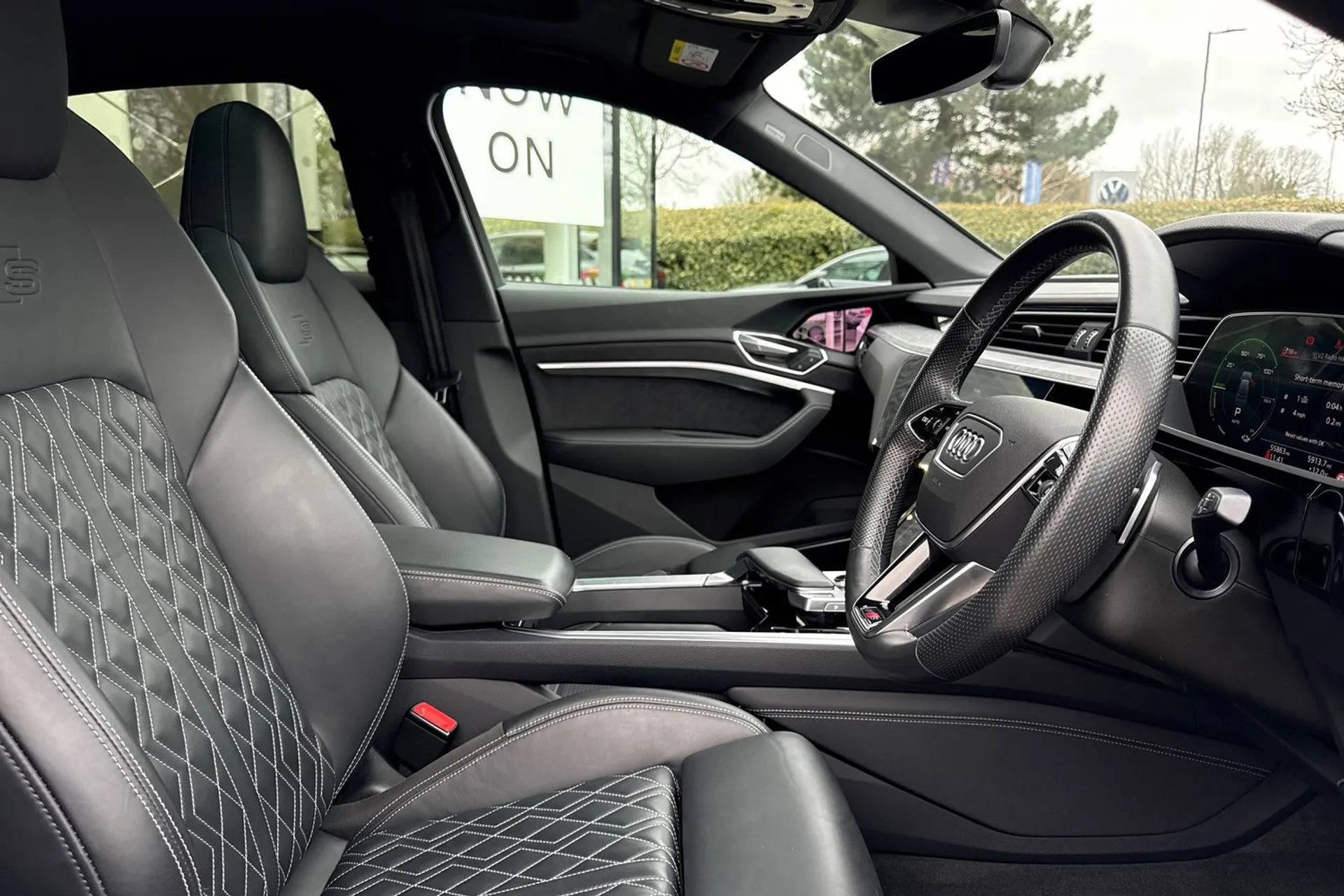 Audi e-tron thumbnail image number 45