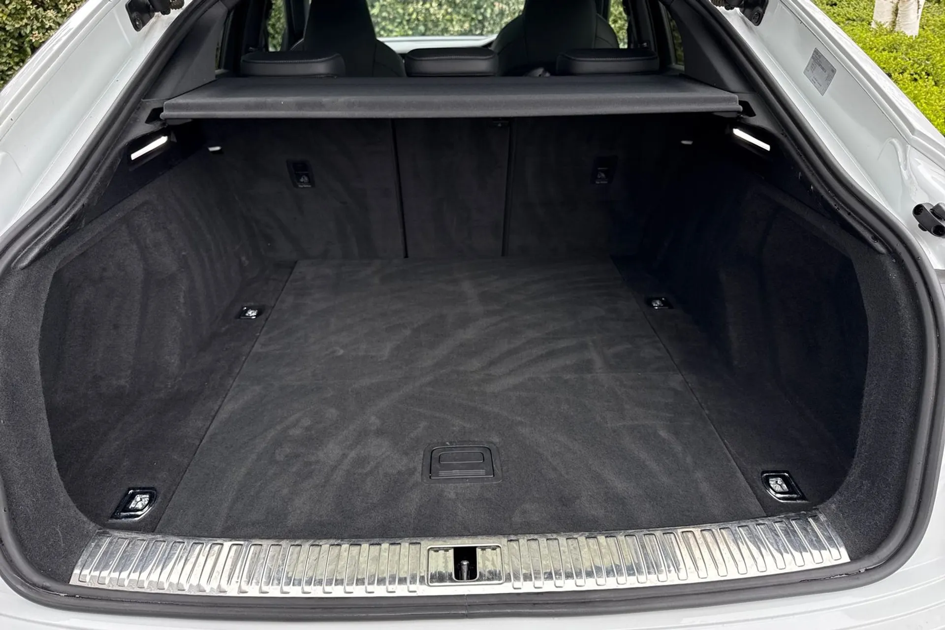 Audi e-tron thumbnail image number 35