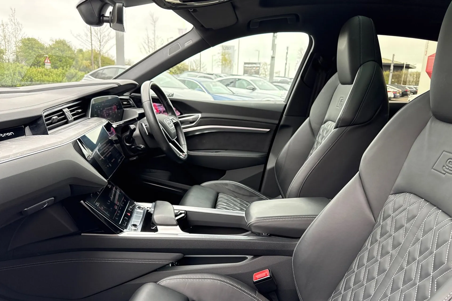 Audi e-tron thumbnail image number 47