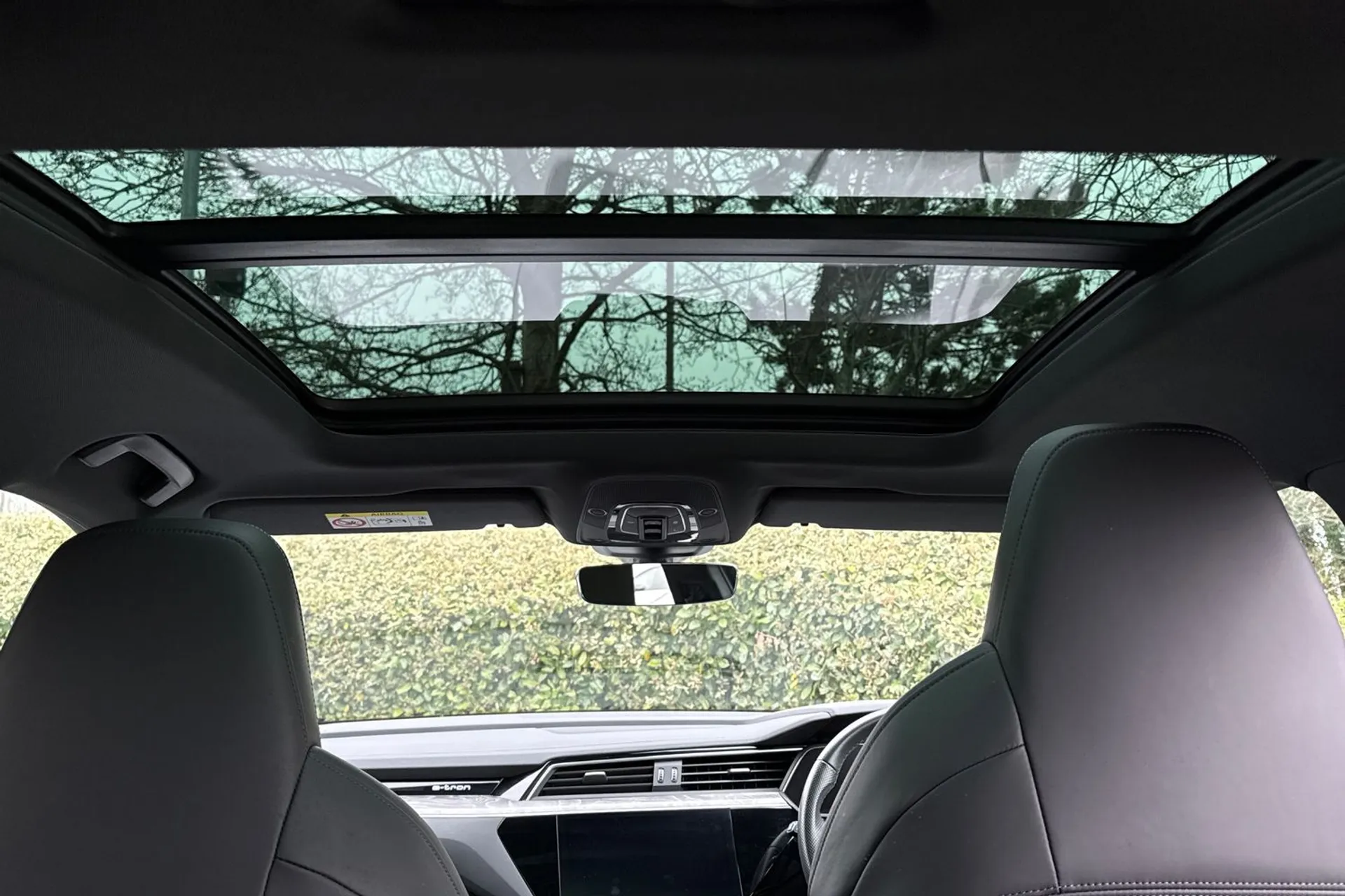 Audi e-tron thumbnail image number 4