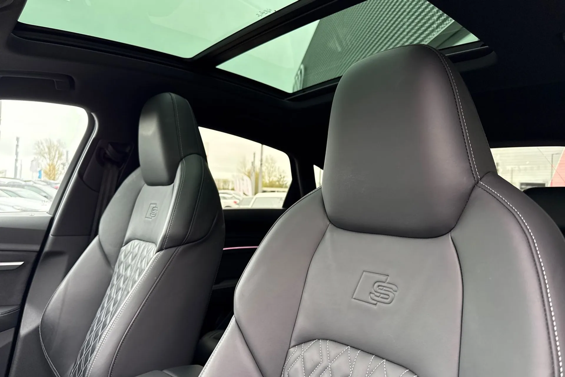 Audi e-tron thumbnail image number 32
