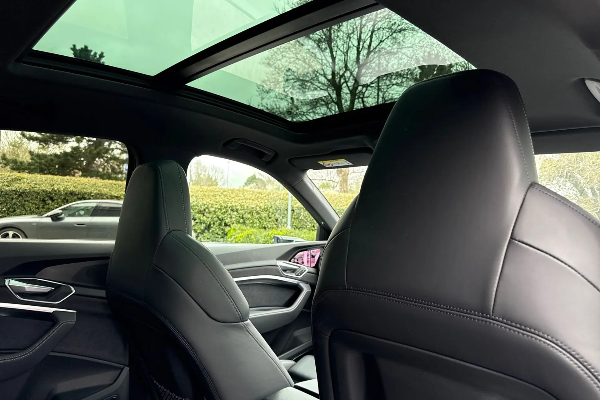 Audi e-tron thumbnail image number 42
