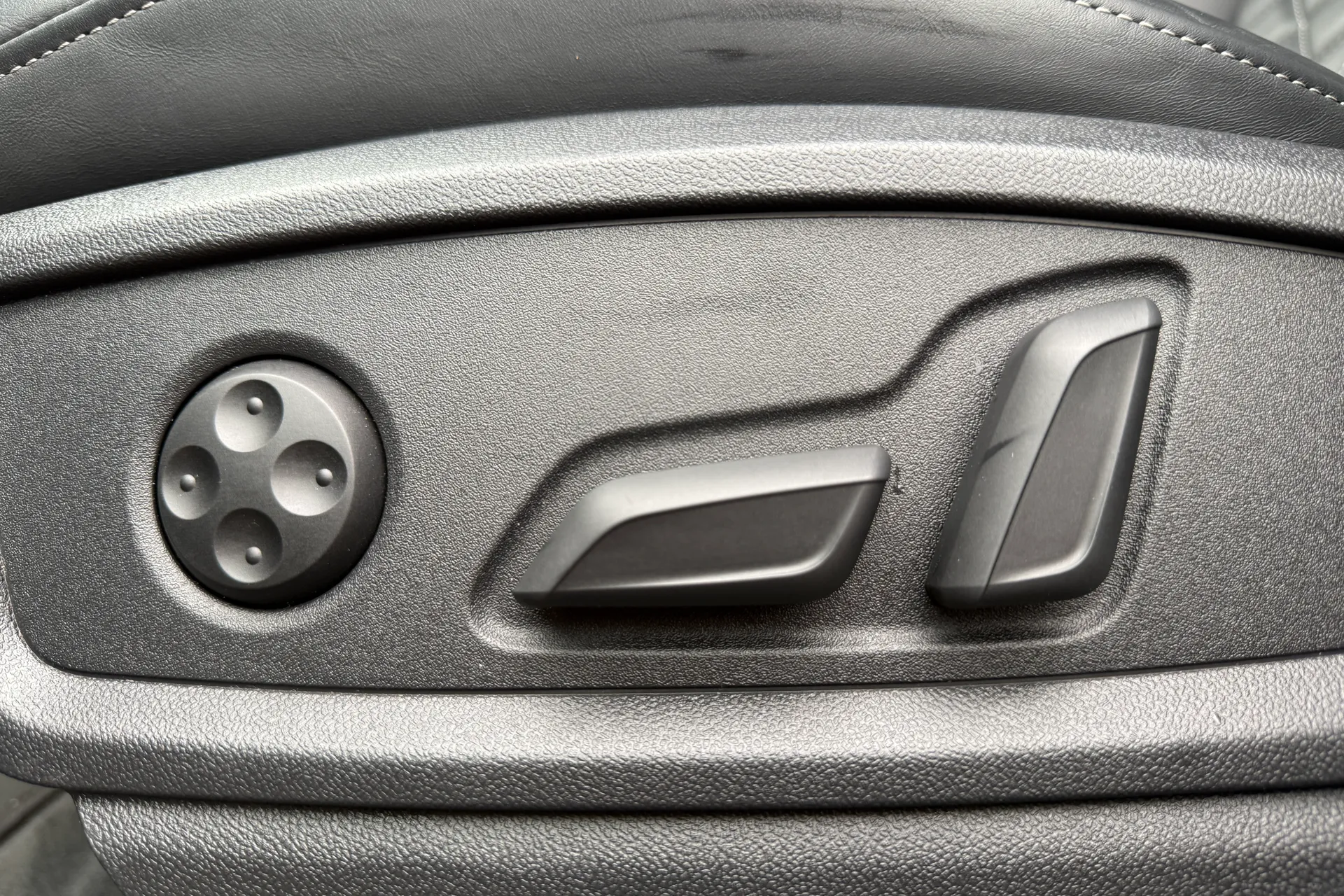 Audi Q5 thumbnail image number 17