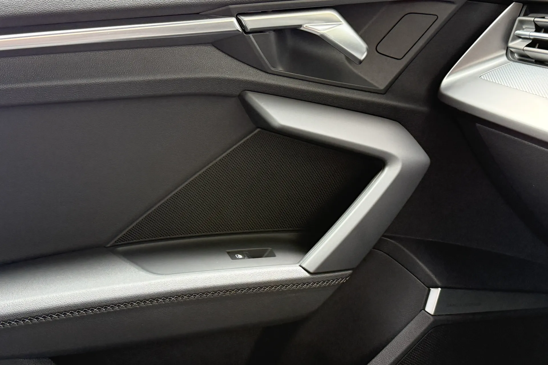 Audi A3 thumbnail image number 32