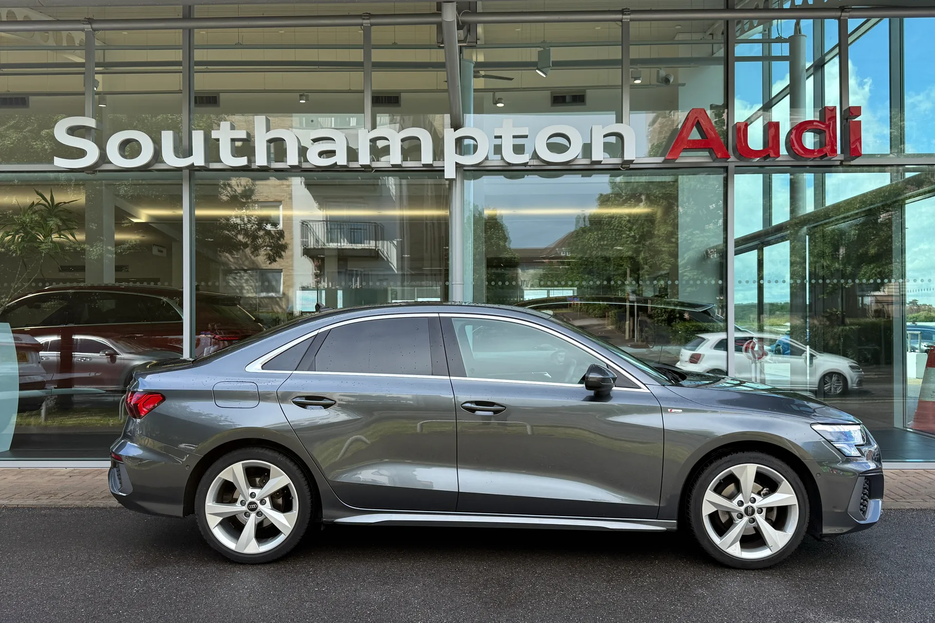 Audi A3 thumbnail image number 2