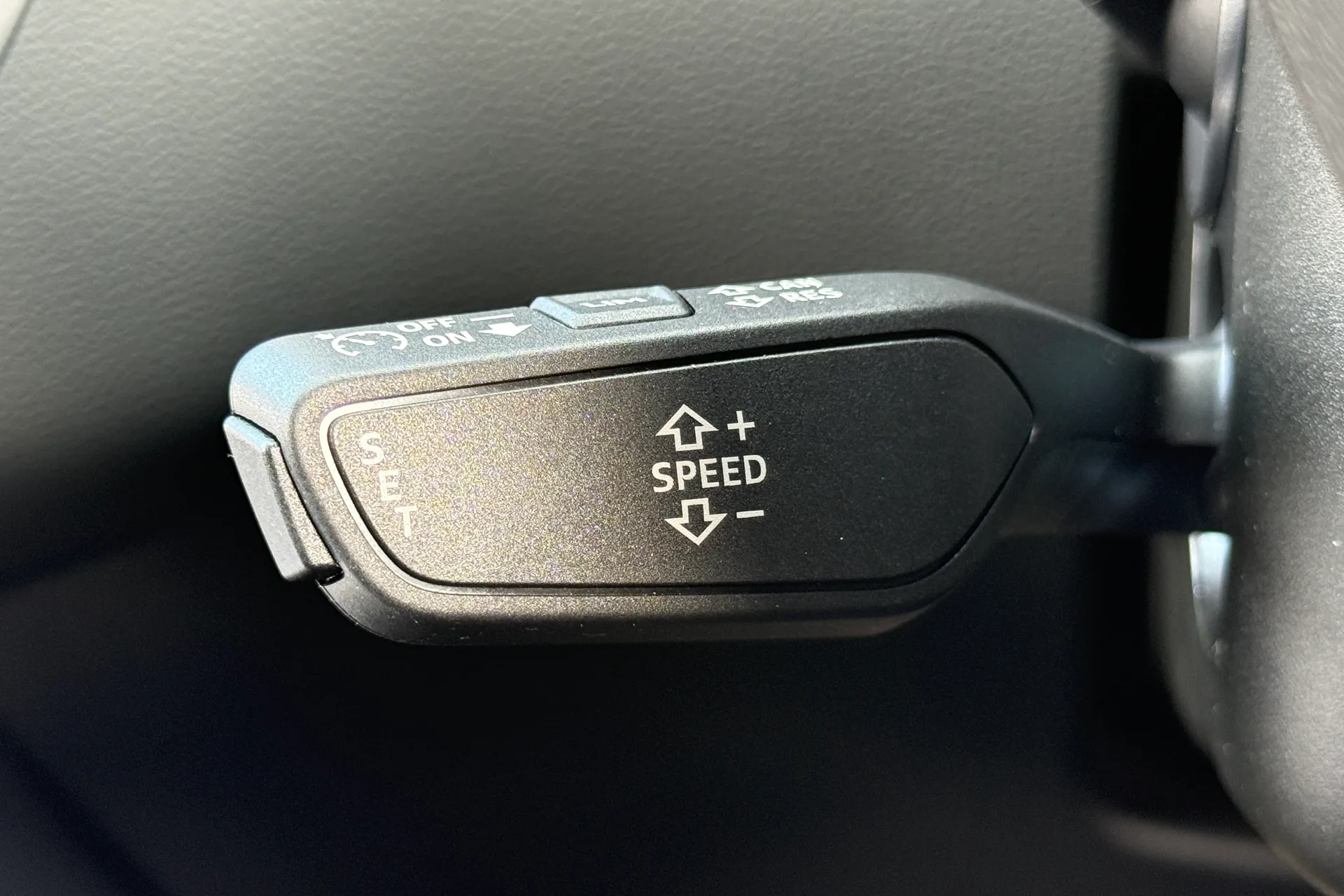 Audi RS6 thumbnail image number 23