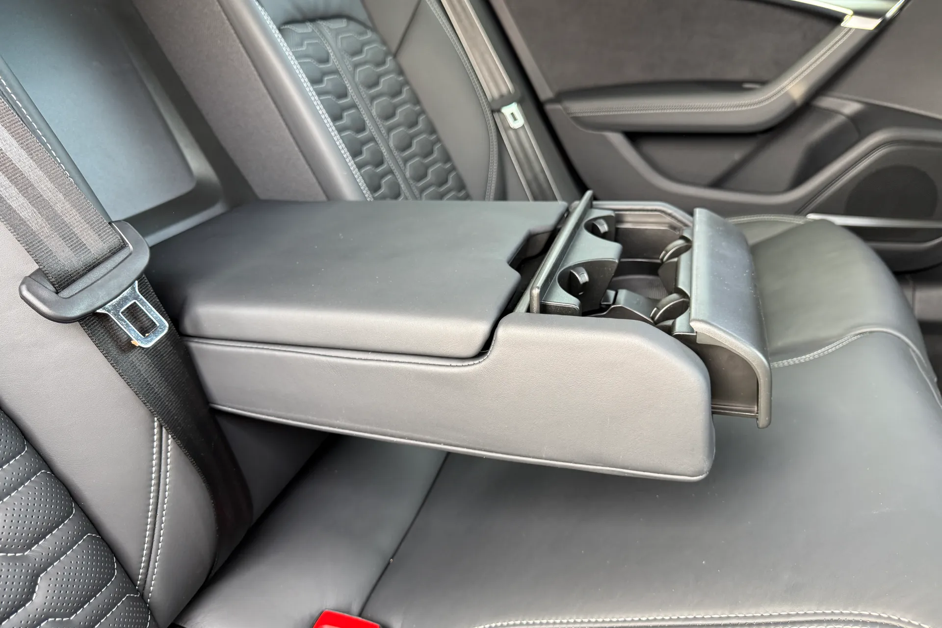 Audi RS6 thumbnail image number 53