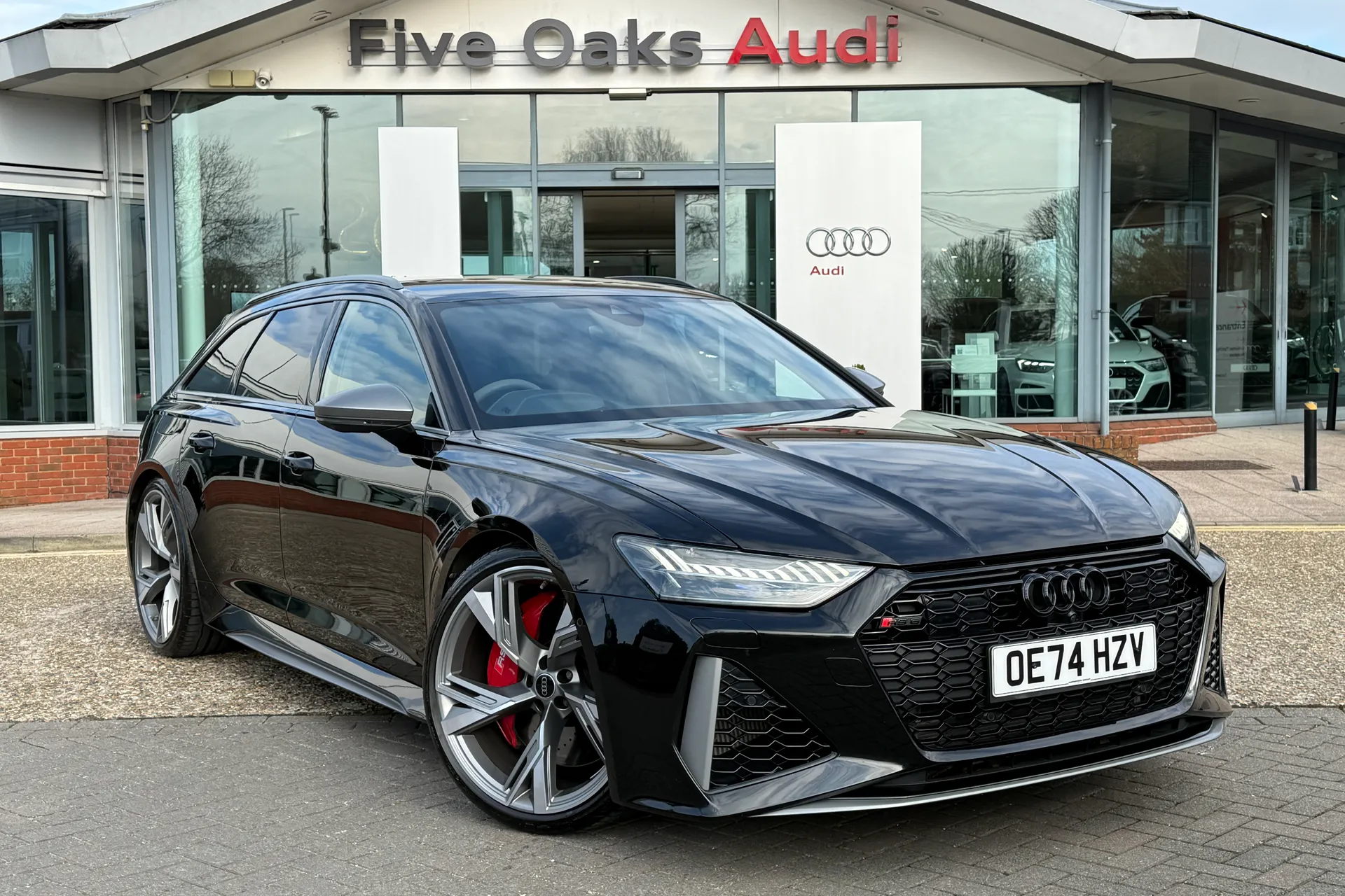 Audi RS6 focused image