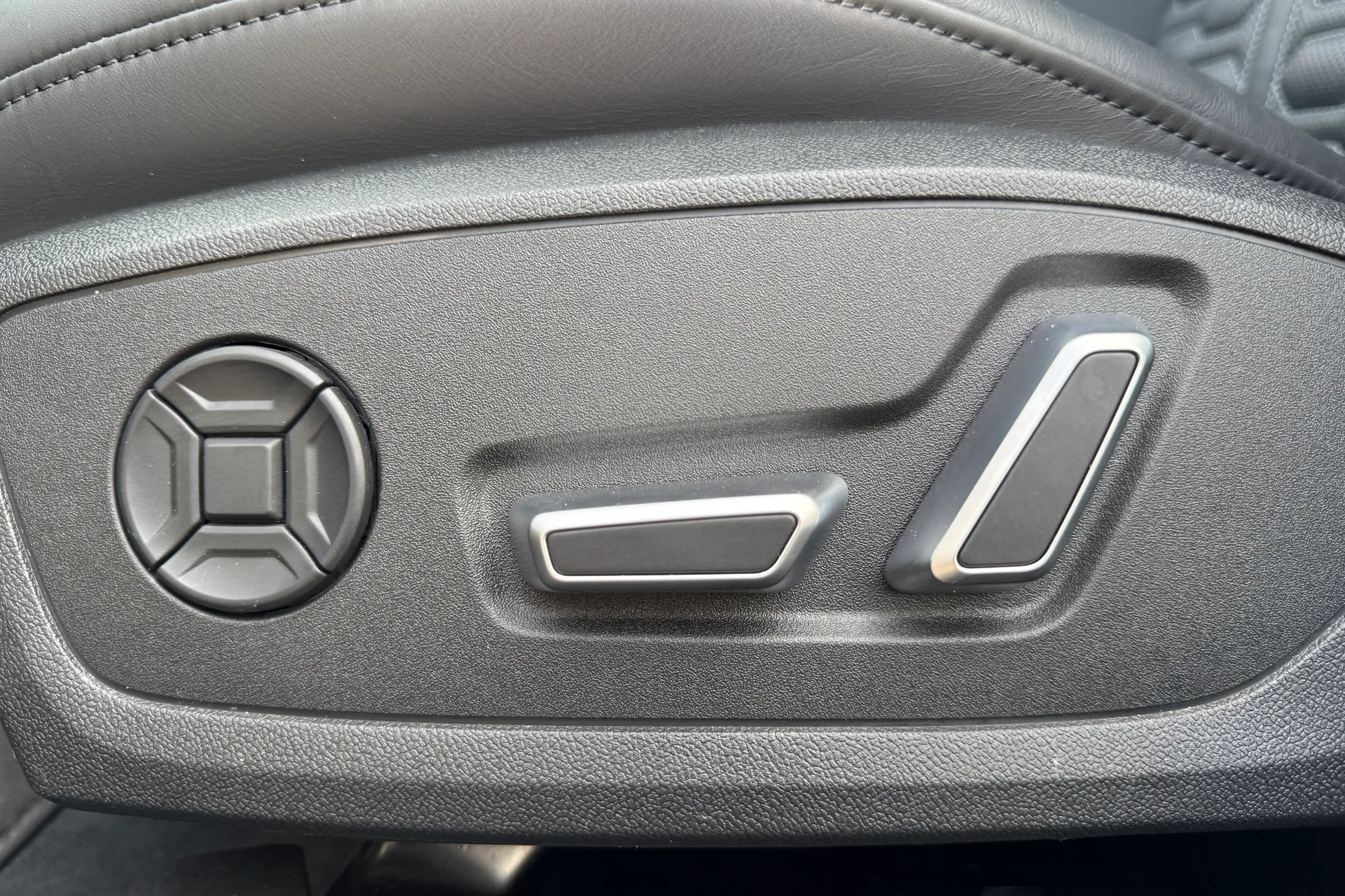 Audi RS6 thumbnail image number 22