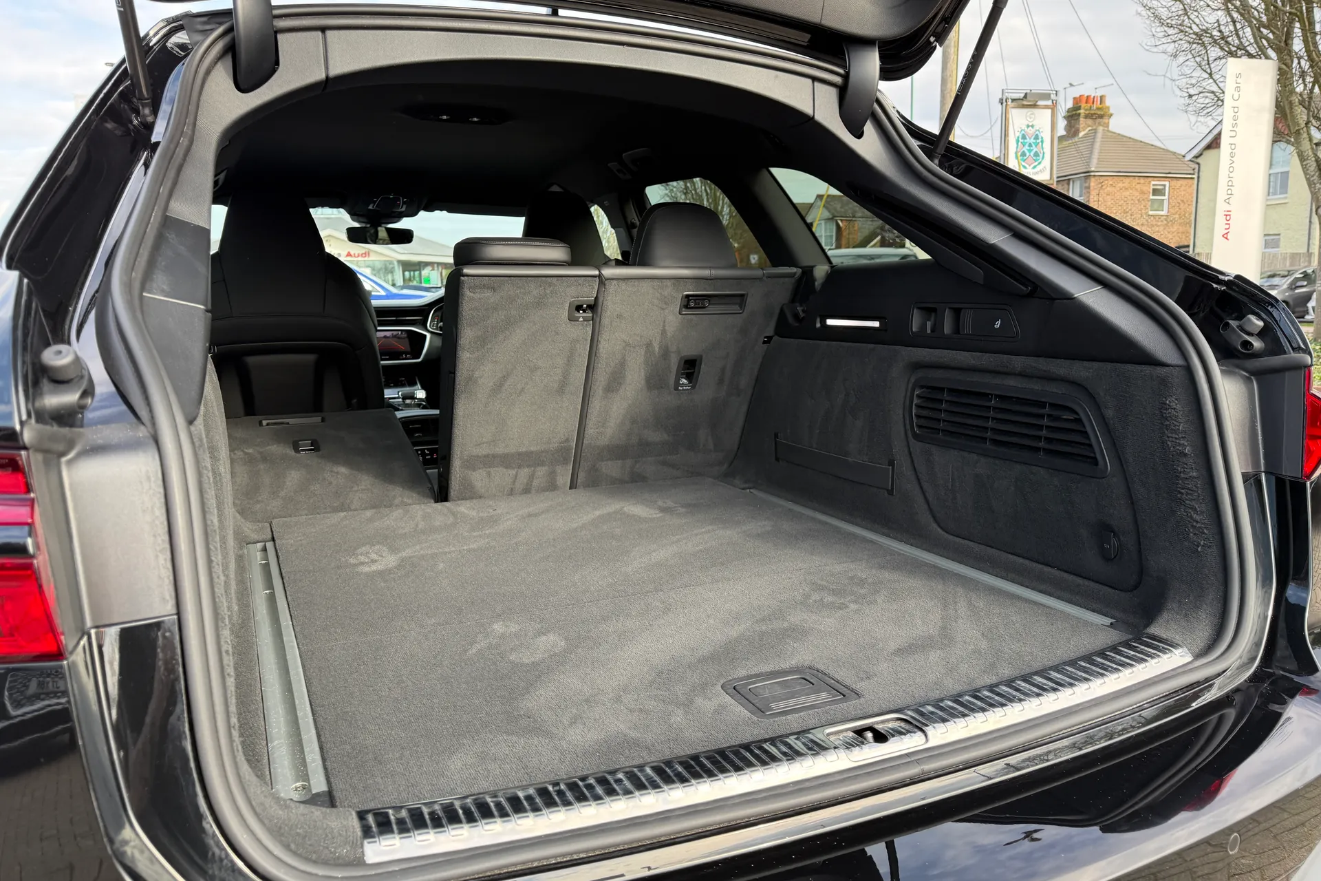 Audi RS6 thumbnail image number 42