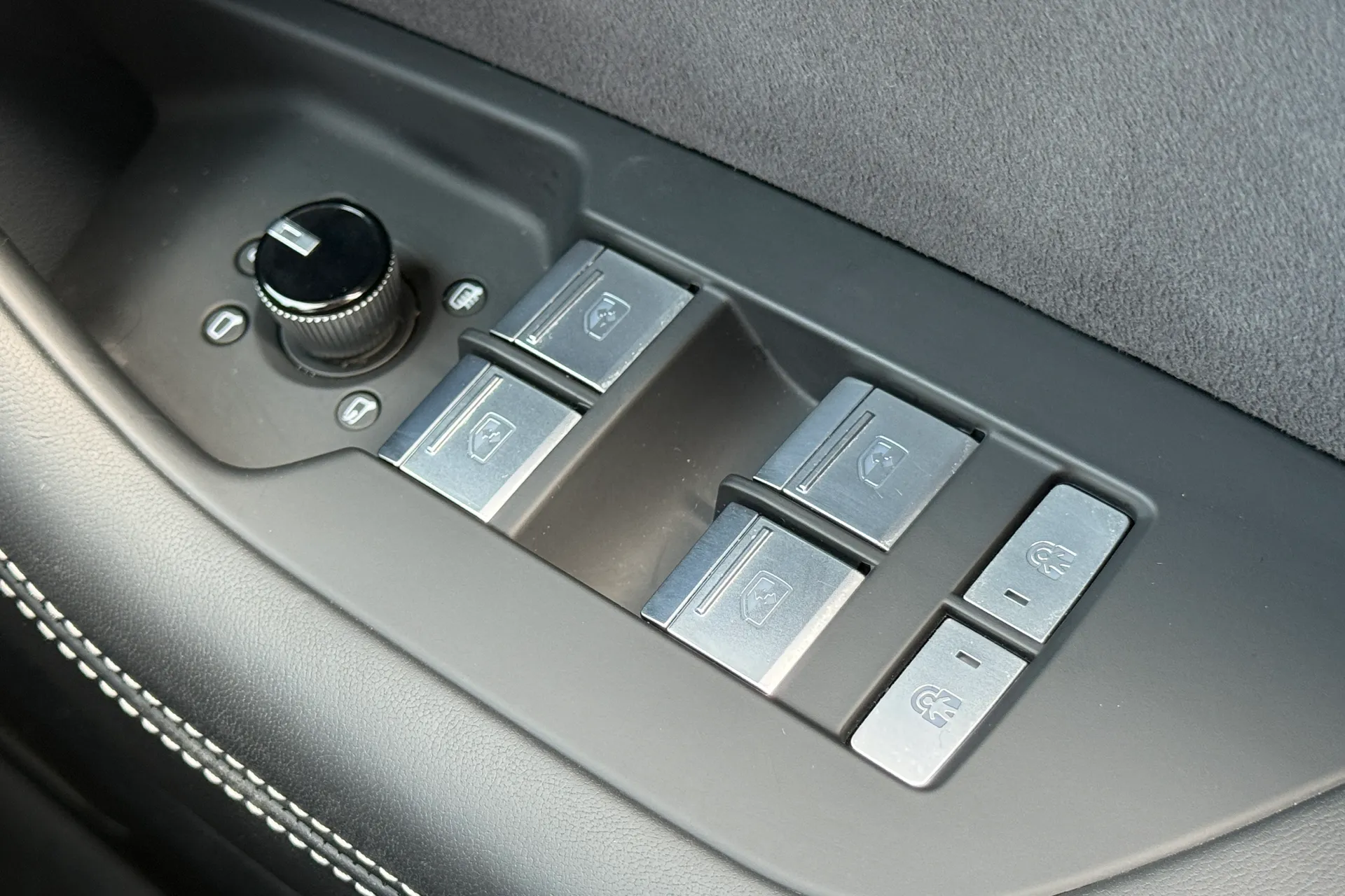 Audi RS6 thumbnail image number 25