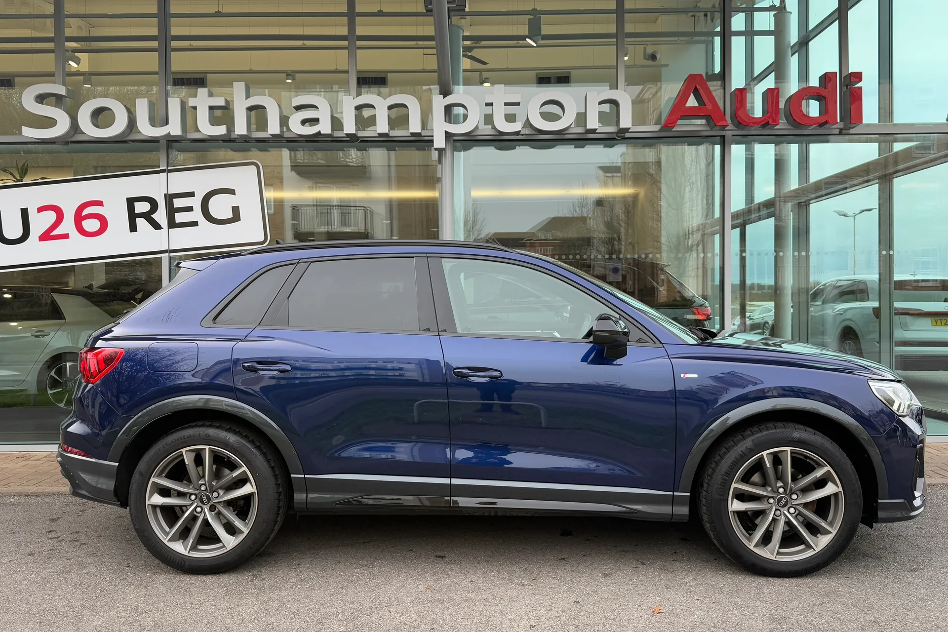 Audi Q3 thumbnail image number 2