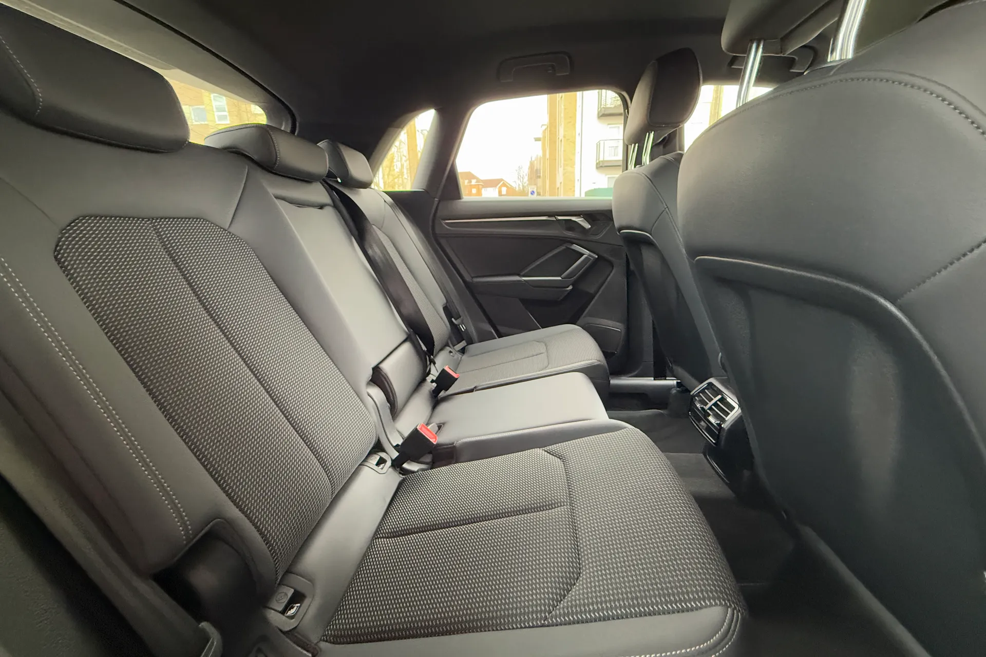 Audi Q3 thumbnail image number 42