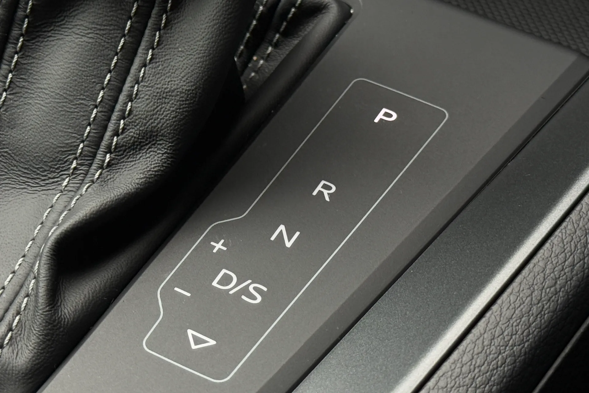 Audi Q3 thumbnail image number 26